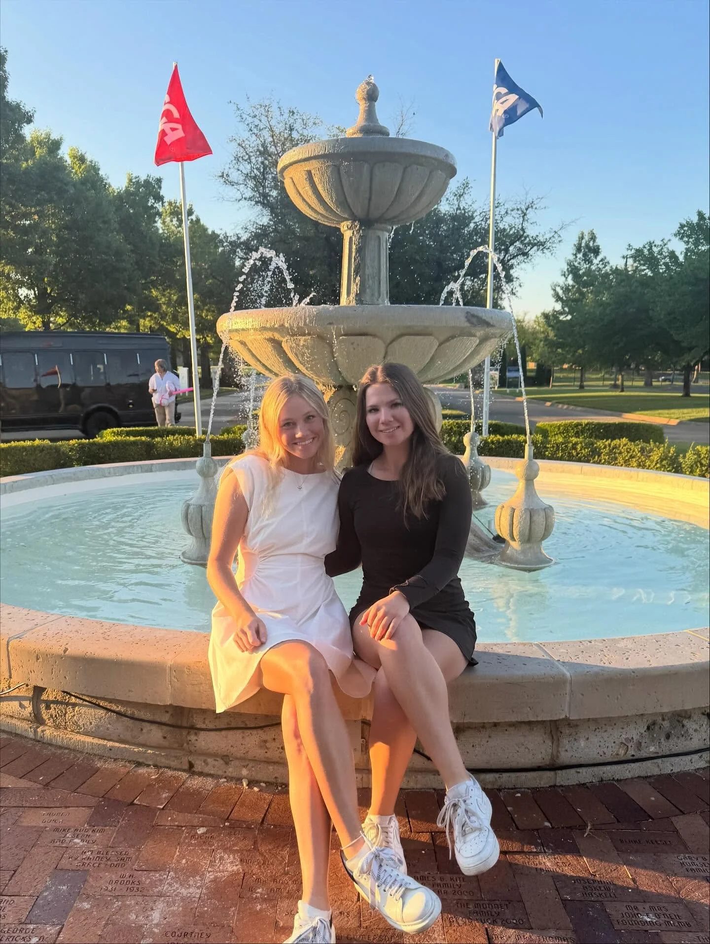 HAPPY BIRTHDAY to my BSF❣️

you are a light in so many peoples lives!! YOU DEFINITELY NEVER FAIL TO MAKE ME LAUGH. You are the best fourball partner, an outstanding player, but most importantly a great person. 

HAPPY 17th CARLY
love, sunshine