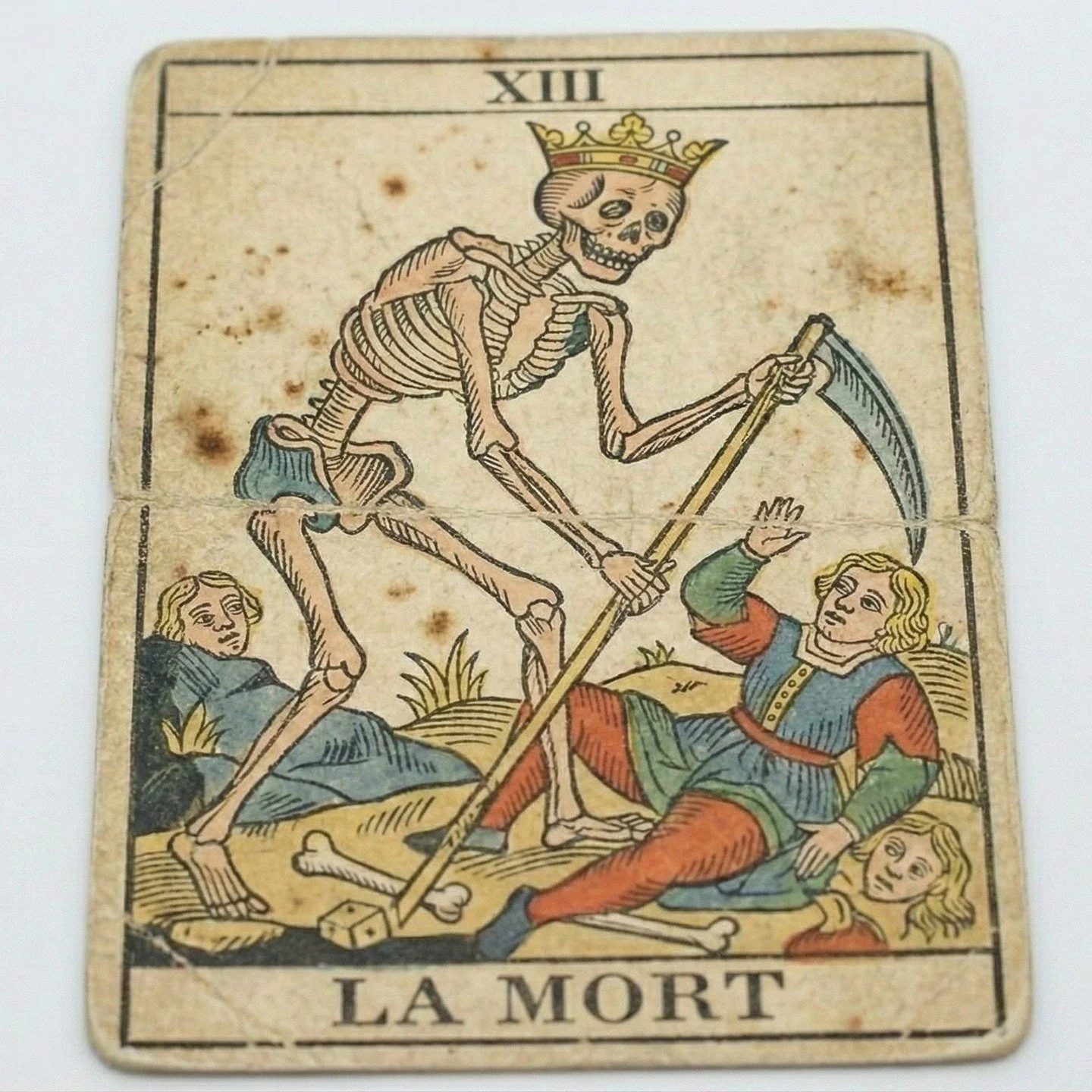 💀 LA CARTE DU JOUR : L'Arcane Sans Nom (La Mort)
"La fin d'un cycle, le d&eacute;but d'une nouvelle vie."

✋ Stop ! Ne paniquez pas. Si vous avez tir&eacute; cette carte aujourd'hui, respirez. Dans le Tarot, la Mort ne signifie (presque) j