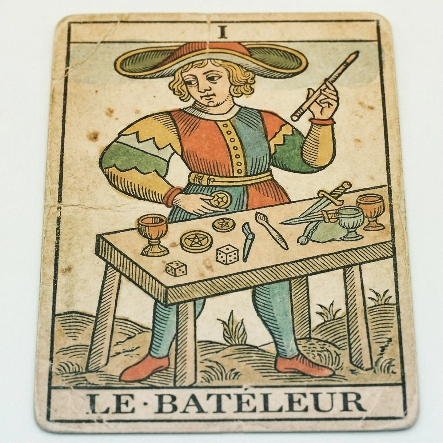 🃏 Le Bateleur (Arcane I) : Le Nouveau D&eacute;part est L&agrave; ! ✨
Salut &agrave; tous ! 👋 Aujourd'hui, on plonge dans le Tarot de Marseille avec la premi&egrave;re carte : Le Bateleur.
🌟 Sa Signification Cl&eacute; :
Le Bateleur est le num&eac