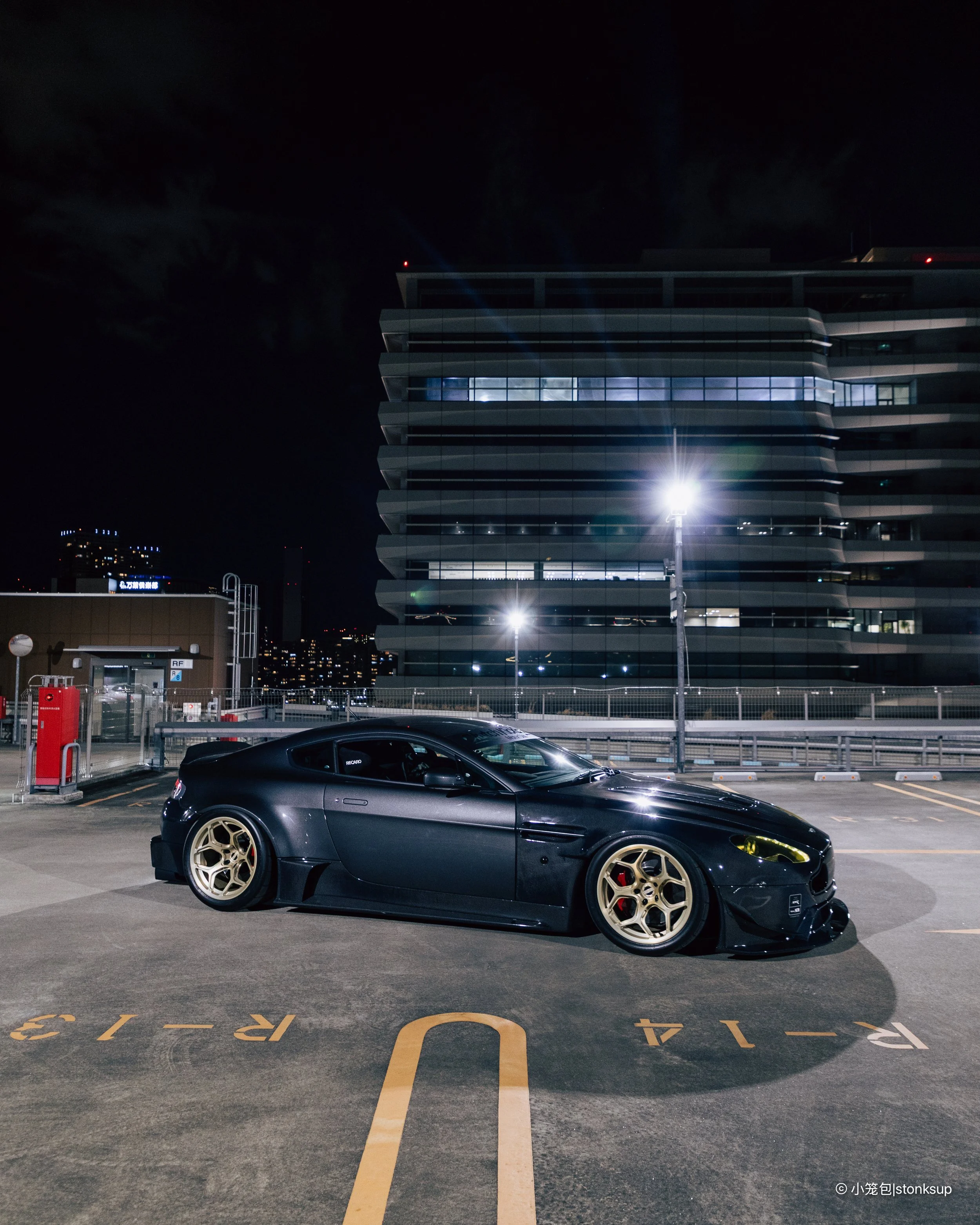 Aston Martin Vantage ACR.jpg