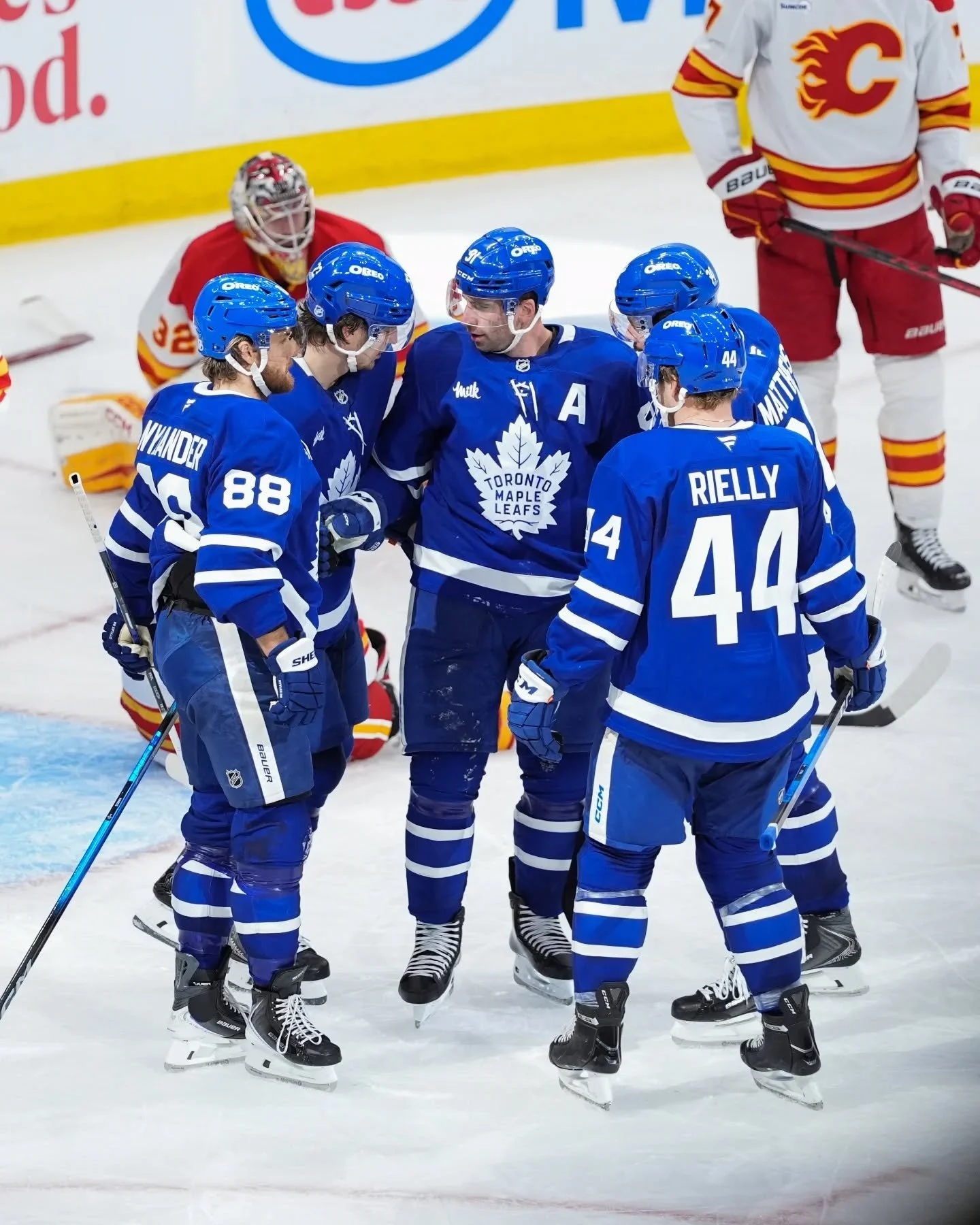 I was invited to an NHL game this week. Got to shoot from just under the TV cameras in the stands. Fun time. Here's some samples. I was using the Sony a9 III and 300mm f/2.8. These are at 1.5x crop for that extra reach from the stands.

@sonyalpha @n