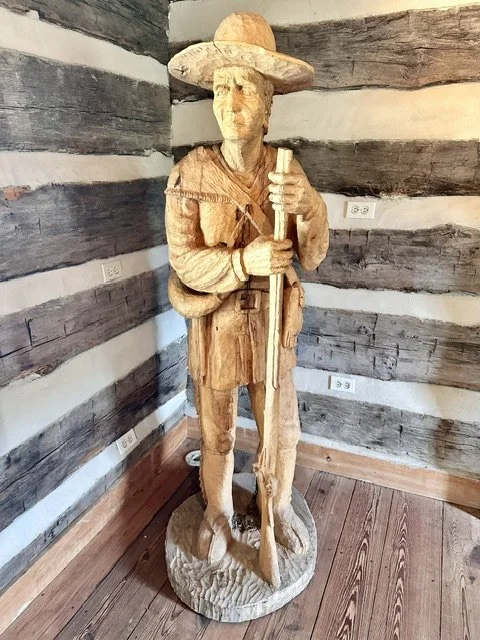 Wood-carved statue of Daniel Boone depicting the American frontiersman.