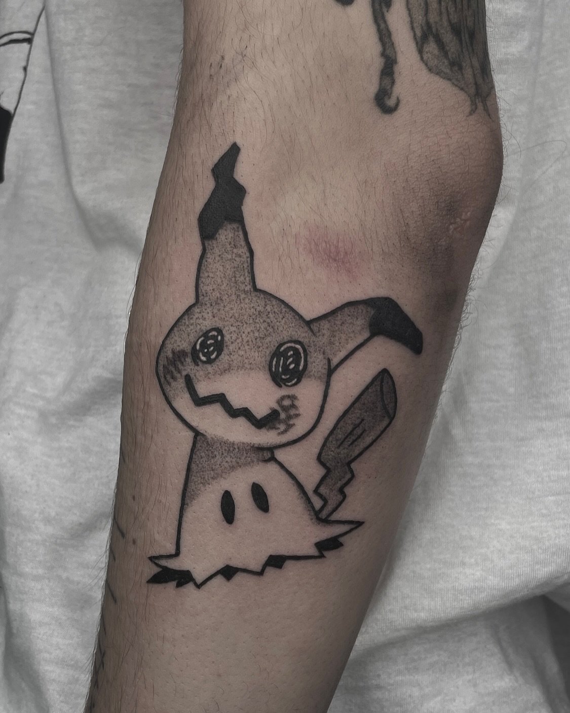 custom Mimikyu❣️❣️

Kiitos kun k&auml;vit taas🙏✨

#pokemontattoo #mimikyutattoo #tatuointitampere