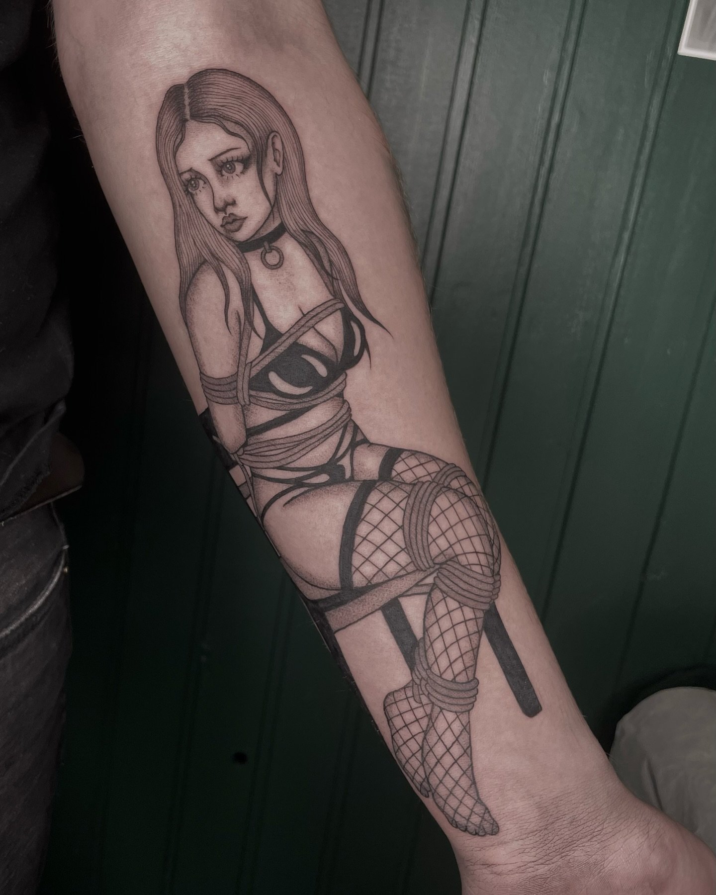 T&auml;&auml; oli niin mahtava custom projekti🖤🖤

Kiitos kun k&auml;vit🙏🎀

#bondagetattoo #gothictattoo #tatuointitampere