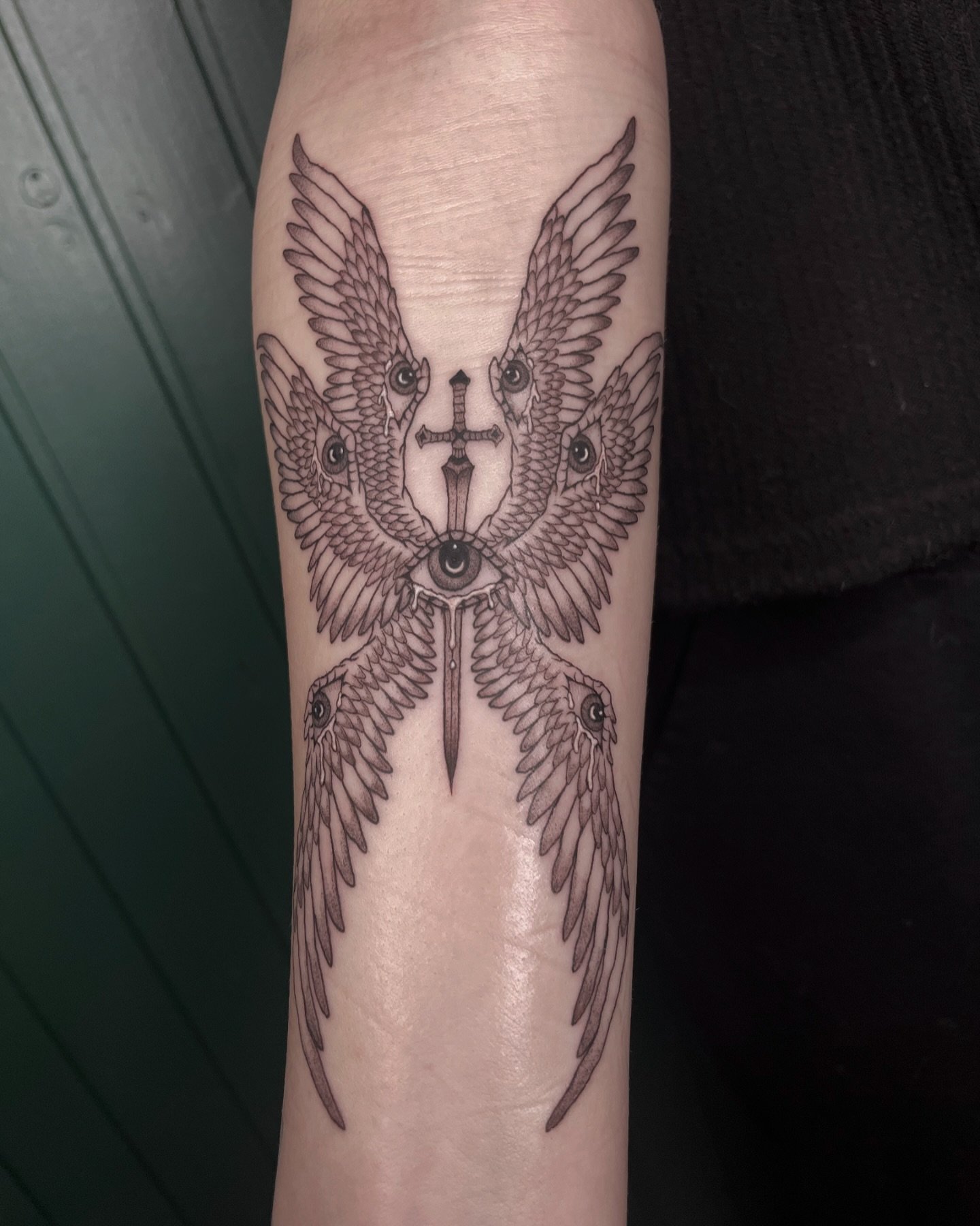 custom seraphim🪽🤍

kiitos kun k&auml;vit j&auml;lleen🖤🖤

#seraphimtattoo #biblicalangeltattoo #tatuointitampere