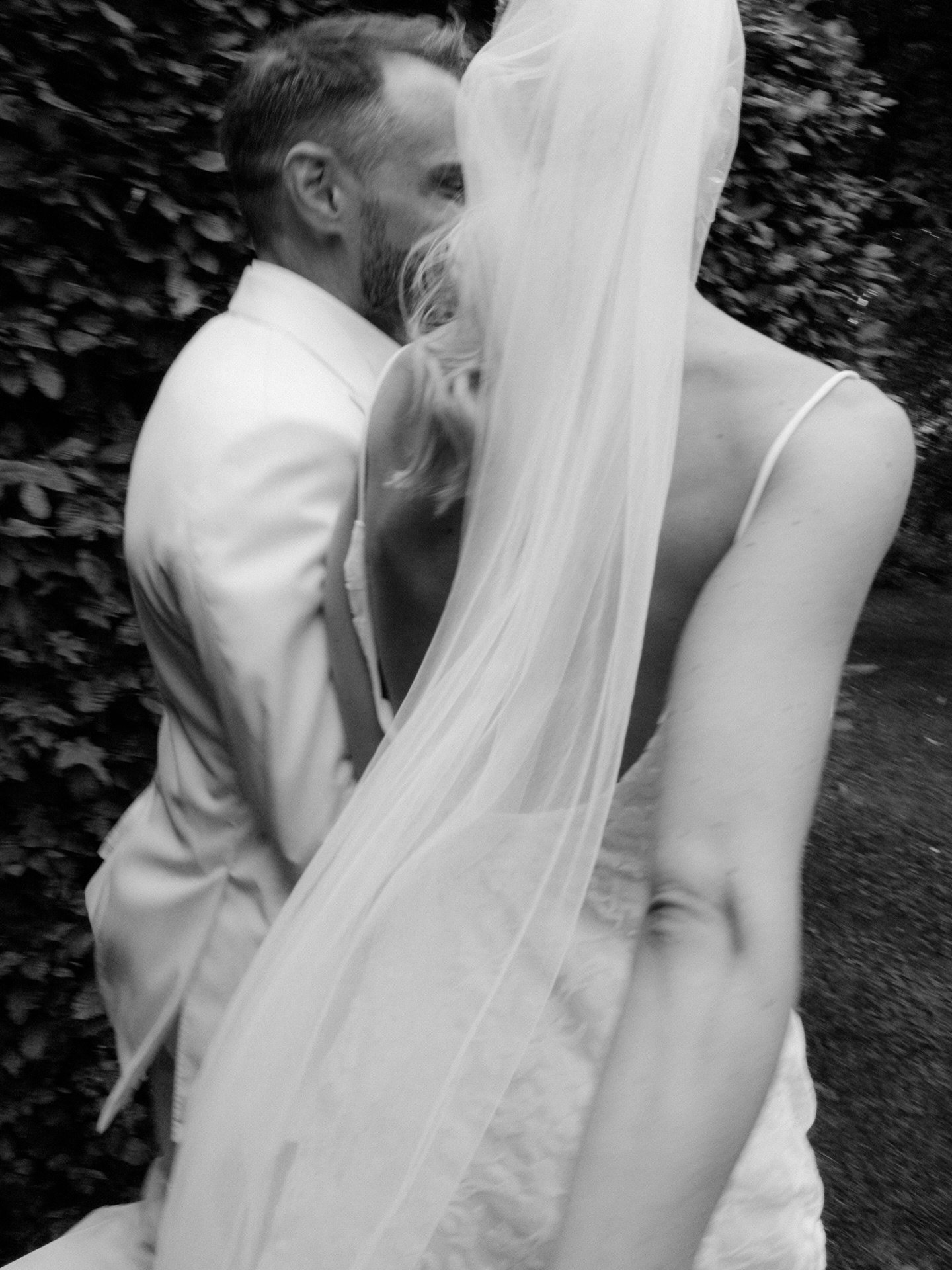 Janine &amp; Tilmann 🤍

#standesamtlichetrauung #paarshooting #minimalistphotography #nat&uuml;rlichefotografie #liebezumdetail #brautstrau&szlig; #weddingphotographers #hochzeitsfotografen #fotografenhamburg #hannover #schlossvonhammerstein #civilw