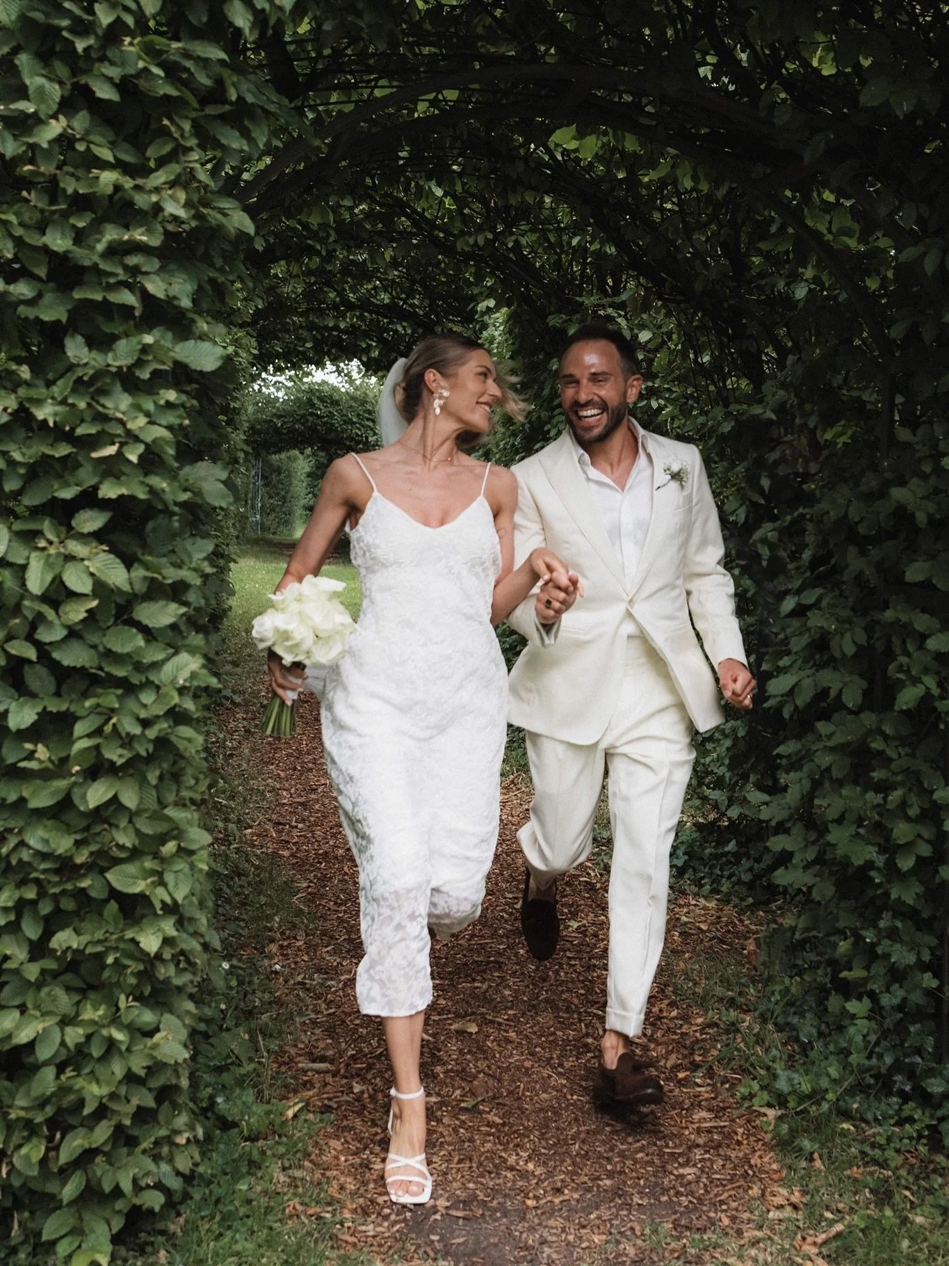 Running into forever - 2025

#love #fotografie #fotografenhamburg #fujifilmphotography #photo #weddingphotography #photographers #fotografenduo #lovelanguages #weddingdress #hochzeitsfotografen #standesamtlichetrauung #civilweddingdress #hannoverlieb