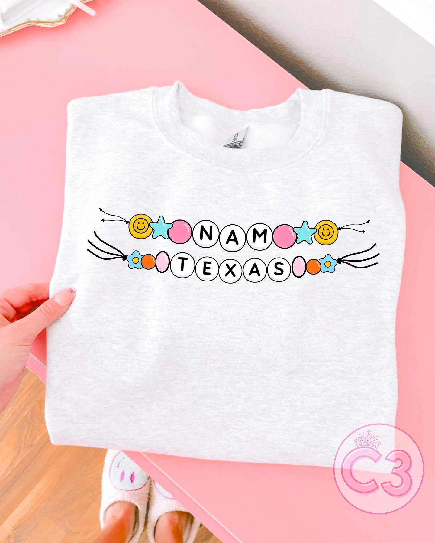 y&rsquo;all know my swiftie heart is exploding on this one!! 🫶🏻🥹🎀🏹🎤🌈🩷🗽🐍🧣🩵 !!!! 

this is an idea i&rsquo;ve had for a while and i love seeing her finally be brought to life ☻ ☻ ☻ each tshirt will be custom designed by me so no two will be