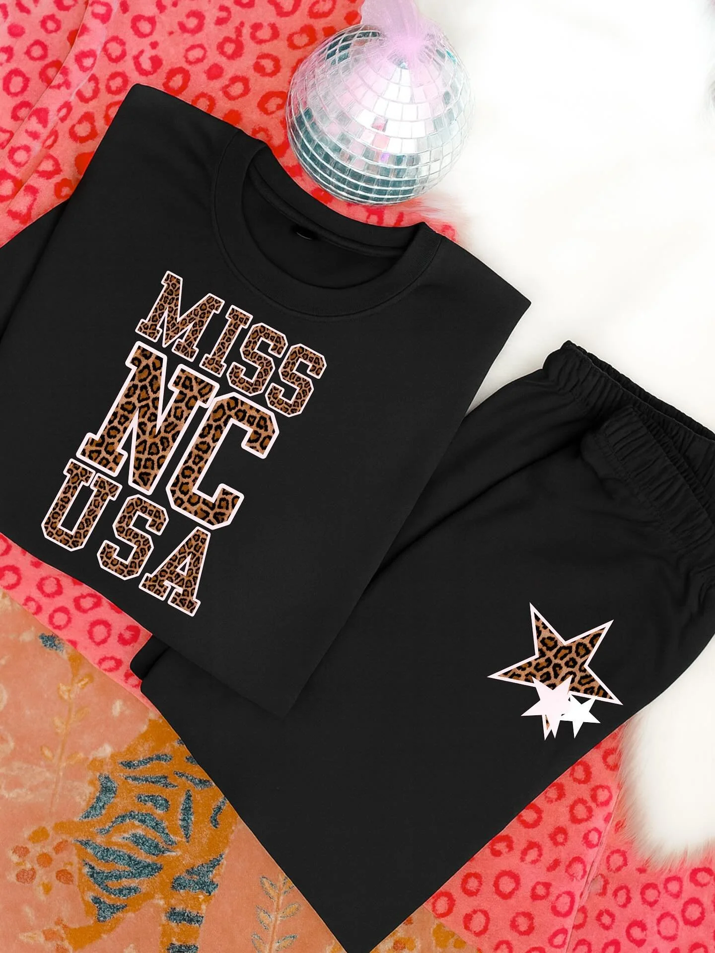 @taylorswift announced the life of a showgirl + C3 is giving you a sneak peek at your new favorite travel set dropping friday !! does the week get better?? ❤️&zwj;🔥❤️&zwj;🔥❤️&zwj;🔥❤️&zwj;🔥

(also pretending this audio says karma is the guy on the