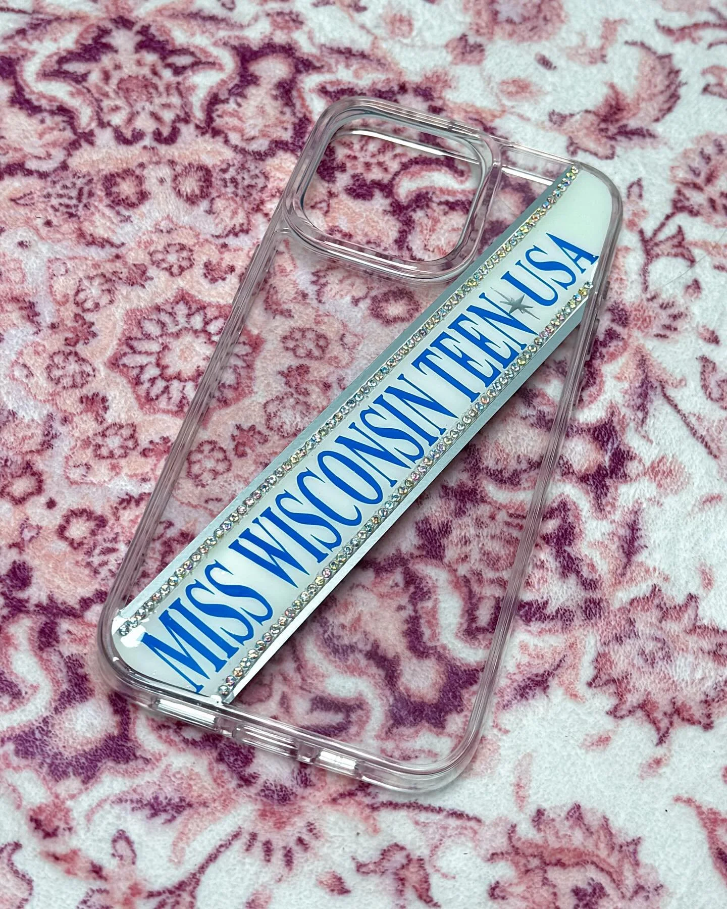 quick shipping + upgraded mirror selfies- why not order today? you could have it at your door by this time next week 📲🤭💌
&bull;
&bull;
&bull;
#crownedcreativeco #C3 #crownedcreativecogirl #smallbiz #shopsmall #pageants #pageantgirl #pageantry
