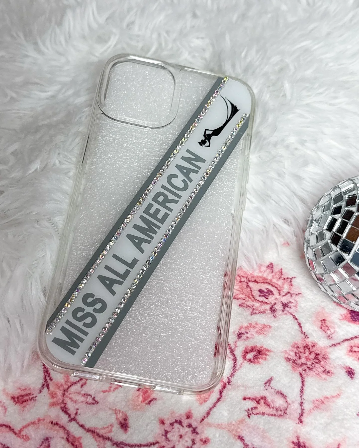 safe to say were obsessed with this case for @missallamericanpageant / @mckinleyfarese 📲💗🫧
&bull;
&bull;
&bull;
#crownedcreativeco #C3 #crownedcreativecogirl #smallbiz #shopsmall #pageants #pageantgirl #pageantry