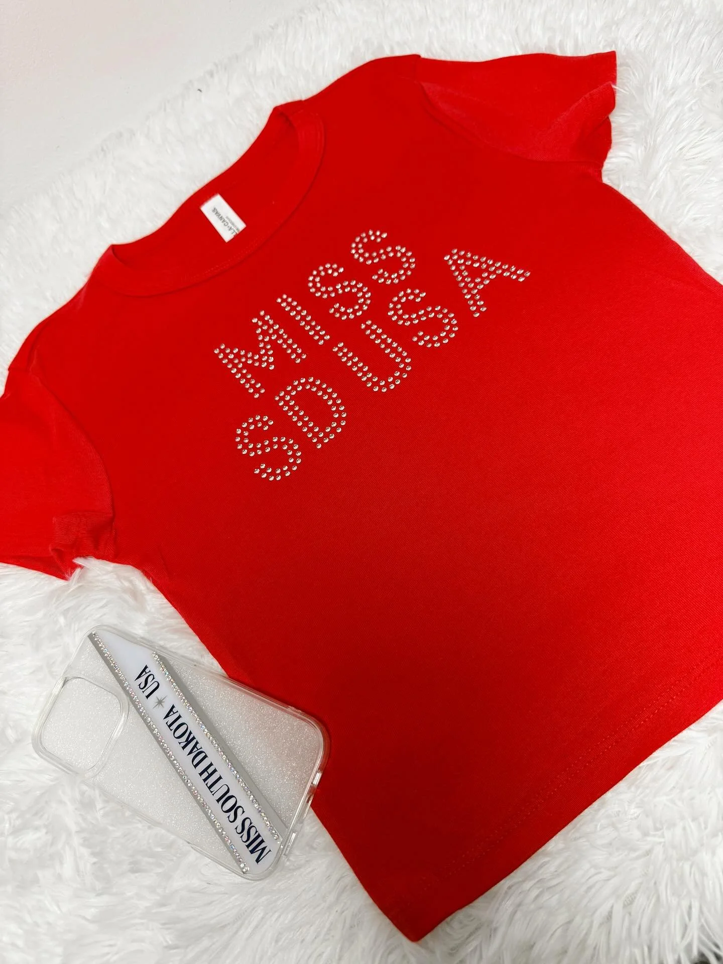 all eyes will be on @misssdusa in her eyes on me tee!! ❤️&zwj;🔥❤️&zwj;🔥❤️&zwj;🔥❤️&zwj;🔥 (p.s. have i ever mentioned how obsessed i am with rhinestones??) 

a little over 1 week left to get orders in for guaranteed delivery before reno!! ☻ ☻ ☻ 
 &
