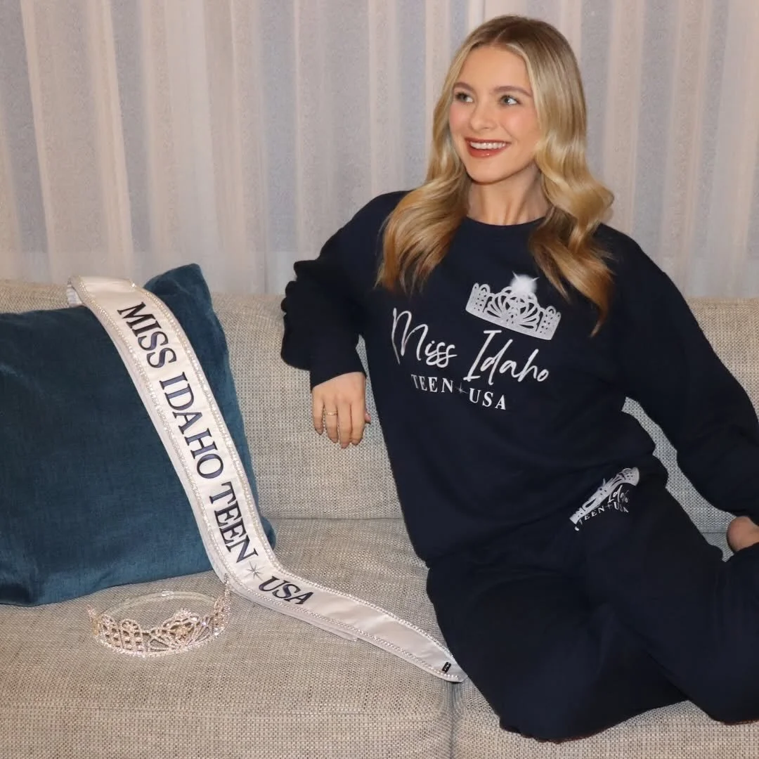 a moment for one of our fav queens 👏🏻🤍 
&bull;
&bull;
&bull;
#crownedcreativeco #C3 #C3girl #smallbiz #shopsmall