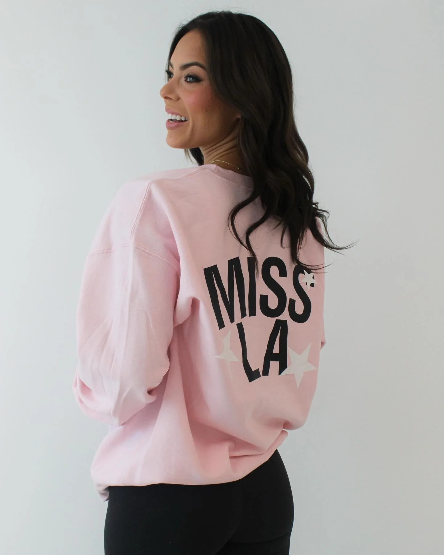 y&rsquo;all&rsquo;s new favorite crewneck&hellip; no surprise to me ★★★
&bull;
&bull;
&bull;
#crownedcreativeco #C3 #C3girl #smallbiz #shopsmall