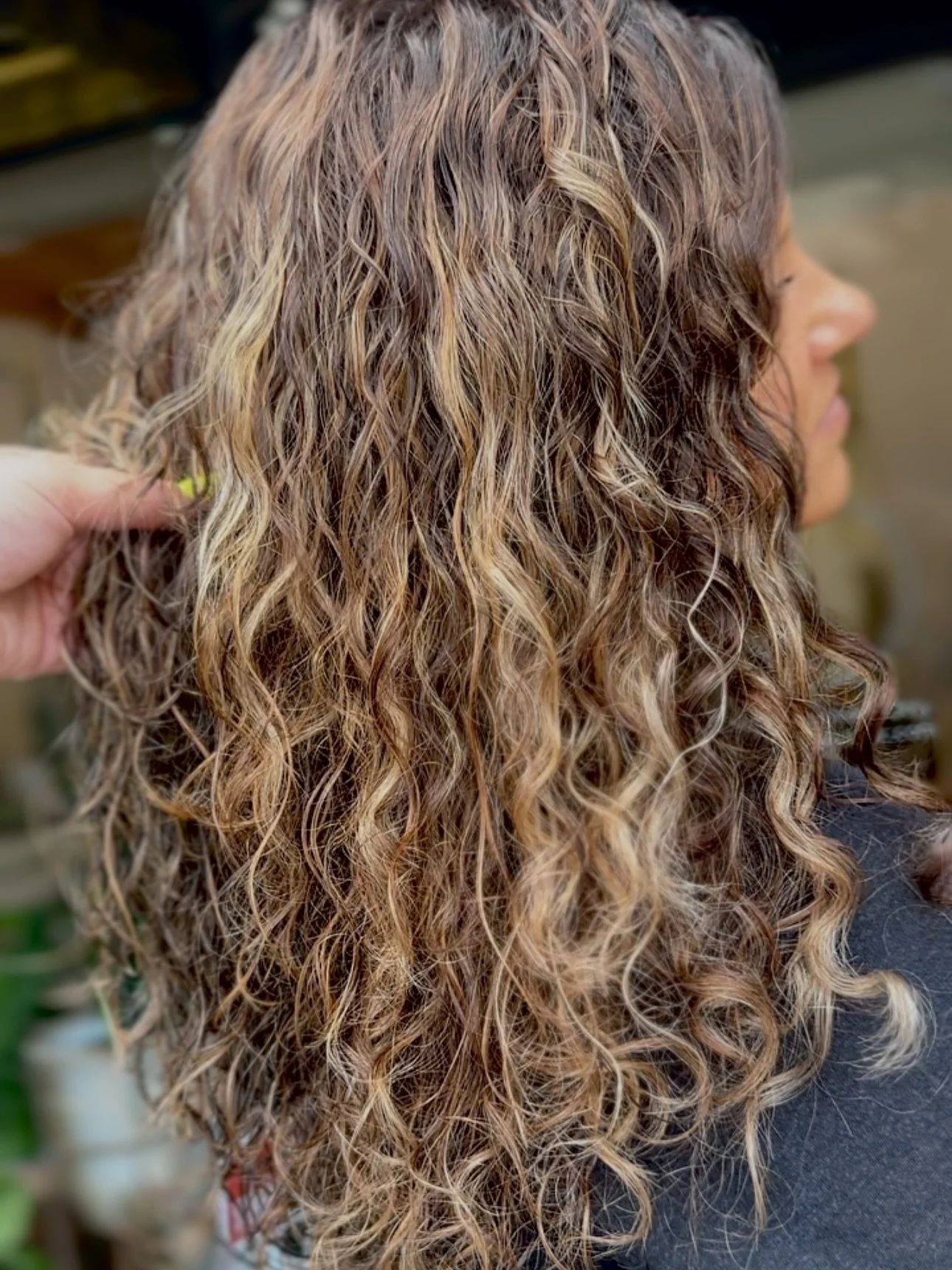 Fresh color, bouncy curls, and a heart full of best-friend laughs 🤍

I don&rsquo;t do curly cuts and color very often, but when your besties in town I have to get her right for the Chris Brown concert 🤪
#toledoohio #toledoohiohairstylist #downtownt