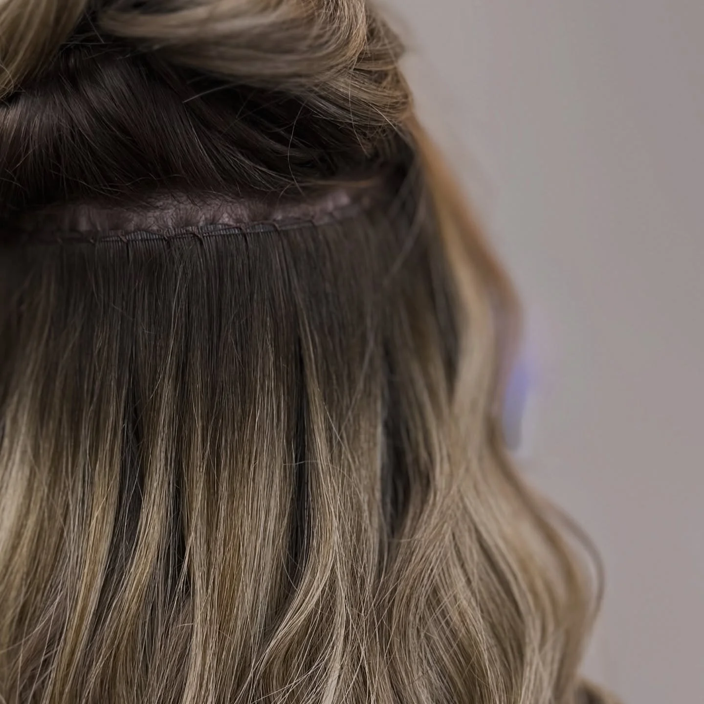 It&rsquo;s the details for me 💁🏼&zwj;♀️

Every stitch is placed with intention for the most seamless, comfortable weft install. 

#toledoohio #toledoohiohairstylist #downtowntoledo #419hairstylist #socialsuite #socialsuitesupport #nwohairstylist #o