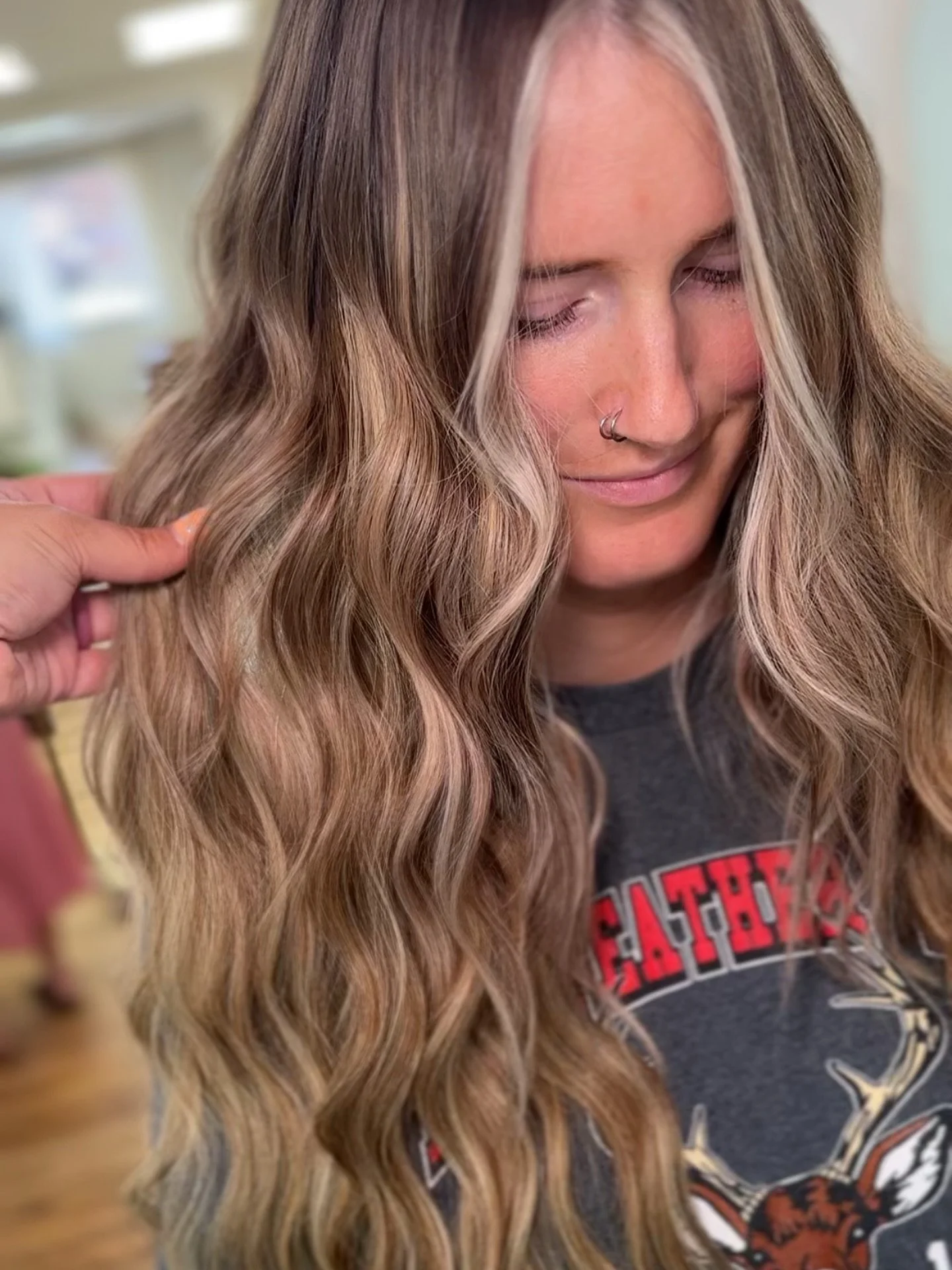 Behind every great stylist? Another stylist hyping her up ✨
Loved getting my hands in her hair&mdash;fresh dimension + extensions for that effortless, lived-in glow.

Thank you for trusting me with your hair @_melstallbaum_ 🫶🏻

#toledoohio #toledoo