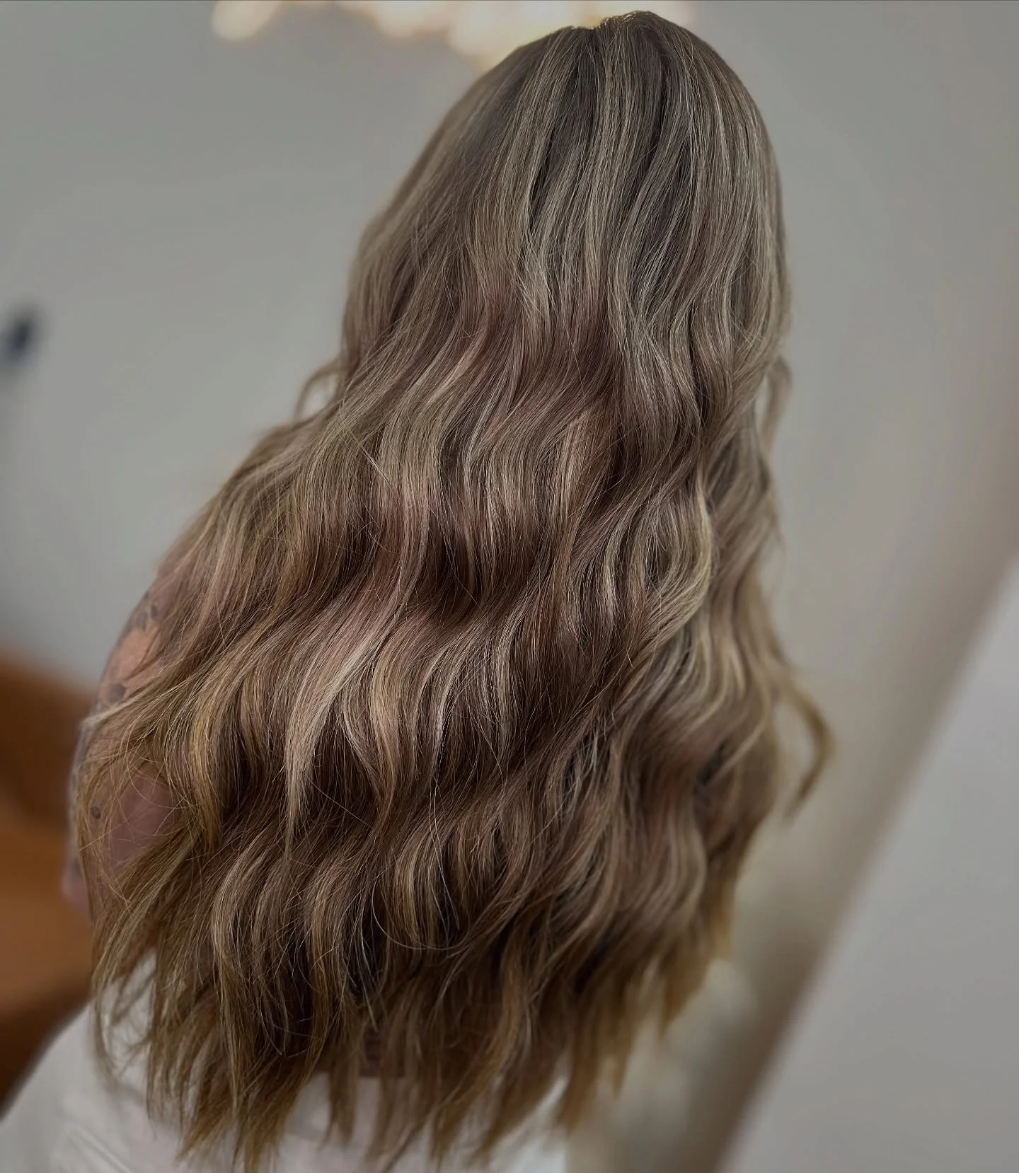 Living for all these dimensional, lived-in colors lately&hellip; the softness, the glow, the effortless vibe. My whole personality right now. 🤎✨

#toledoohio #toledoohiohairstylist #downtowntoledo #419hairstylist #socialsuite #socialsuitesupport #nw