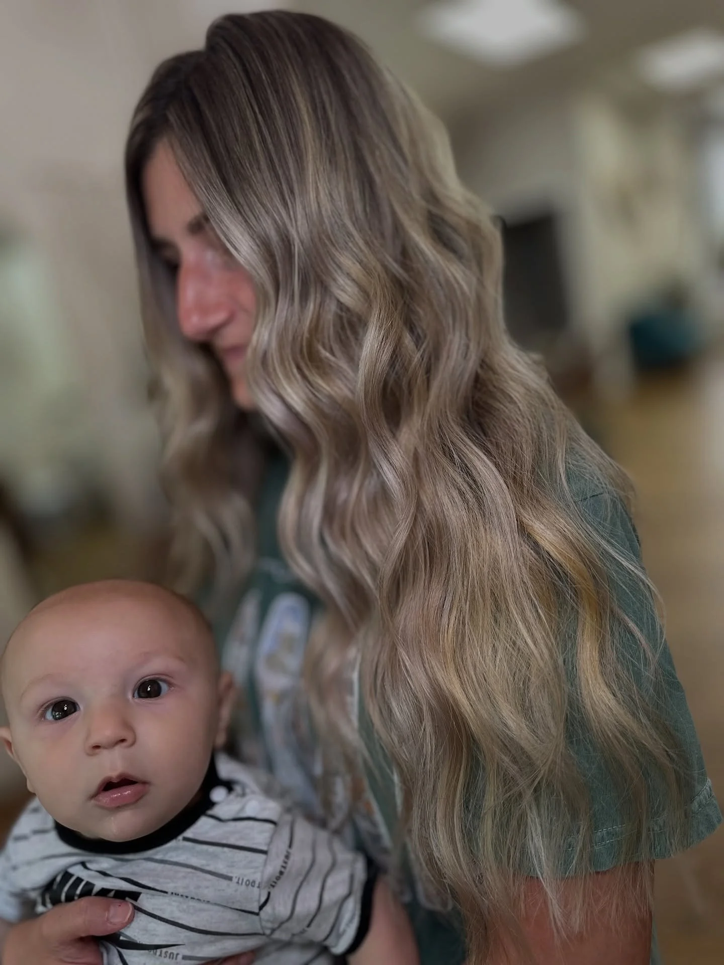 Moms deserve self-care too &mdash; and I love when this mama sneaks in a little &ldquo;her time&rdquo;&hellip; especially with our handsome little sidekick in tow. 🤍✨

#toledoohio #toledoohiohairstylist #downtowntoledo #419hairstylist #socialsuite #