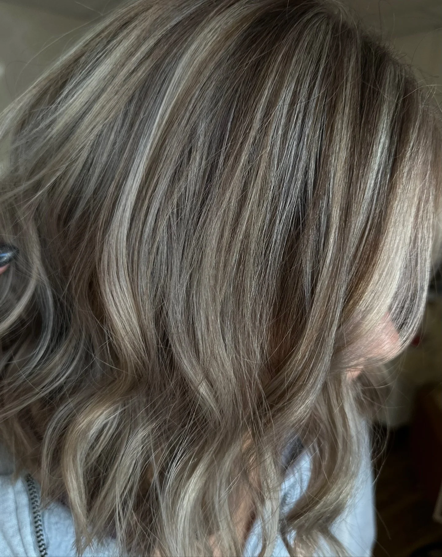 Short, sassy, and seamlessly blended 😏❄️
If your hair isn&rsquo;t ready for the holiday chaos, this is your sign.
🎄 Only 4 weeks left until Christmas &ndash; holiday appointments are almost full, message me to book!