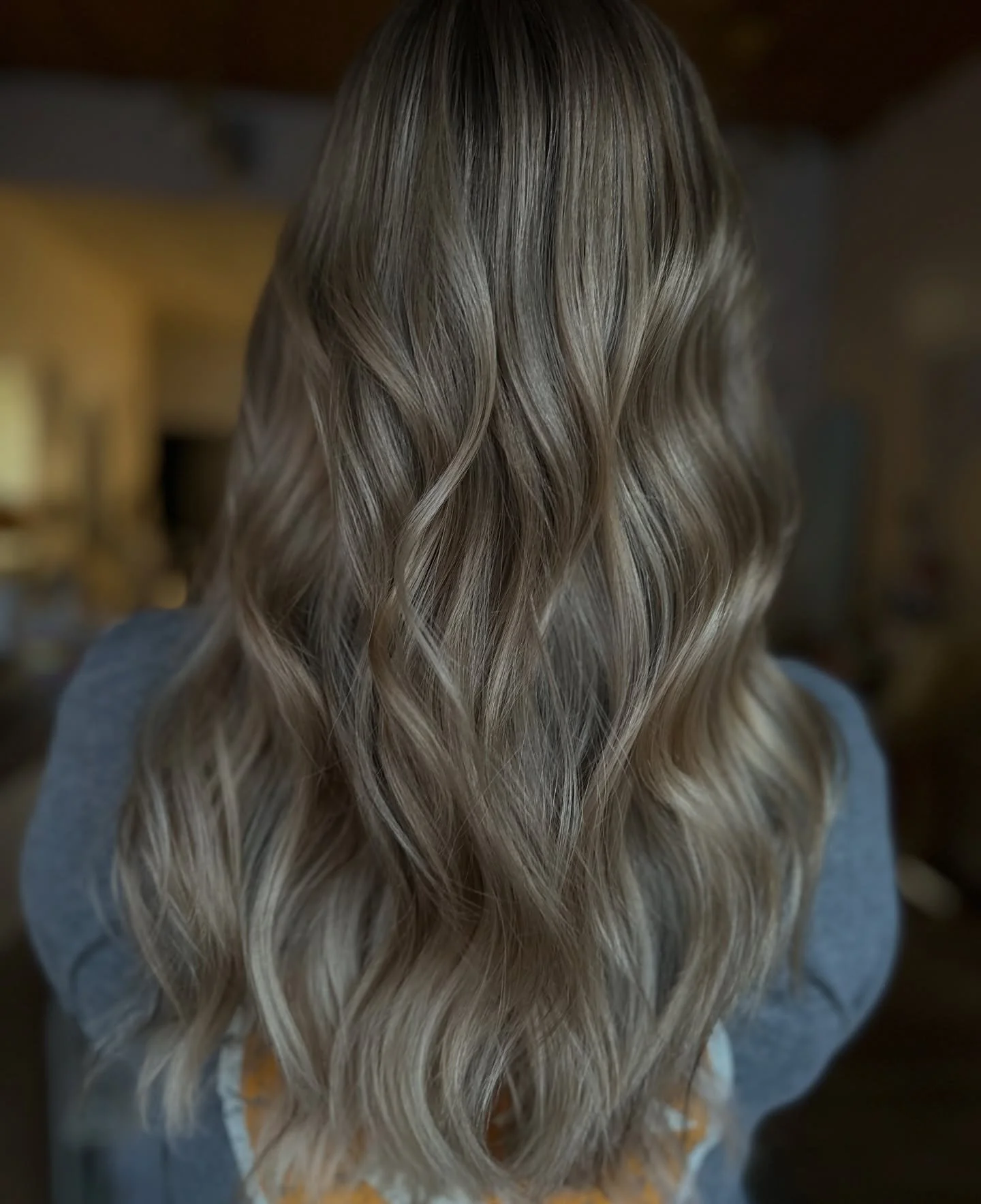 Before: chunky + not quite bright enough
After: brighter, softer, beautifully blended ✨

Sometimes it&rsquo;s not about going lighter&hellip; it&rsquo;s about going smarter. Strategic placement + seamless blending makes all the difference 🤍

#419hai