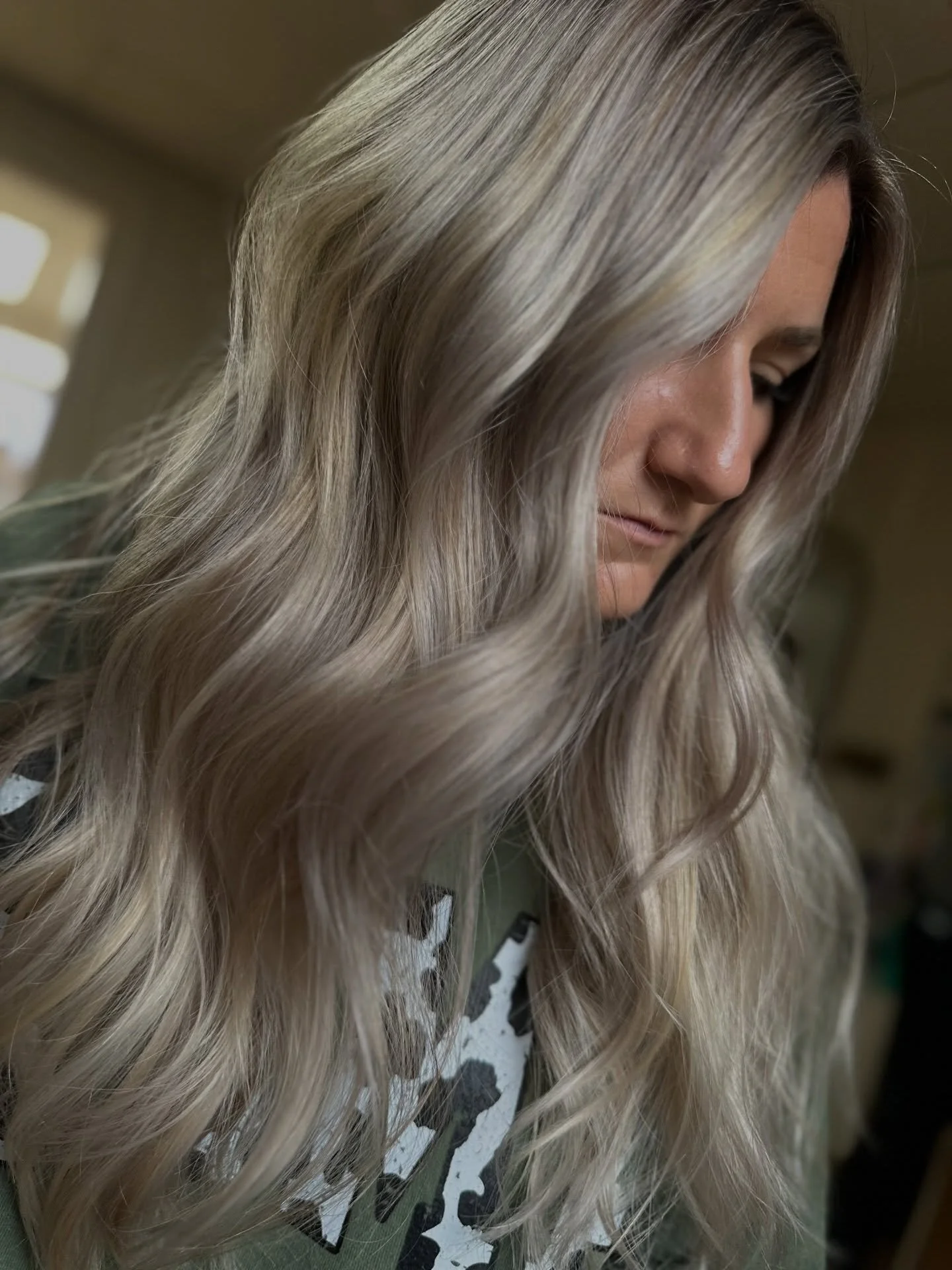 Blondie season is officially here ☀️✨

Bright, fresh, lived-in blondes are taking over&mdash;and our books are filling right along with it 🤍

Currently booking into June, so don&rsquo;t wait to get your spot secured!💫

Tap the link to book or messa