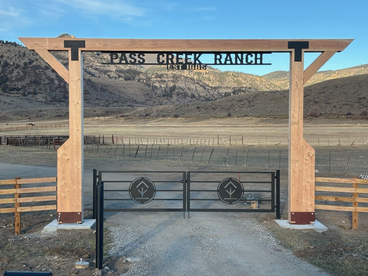 Custom Ranch Gate with wood arch