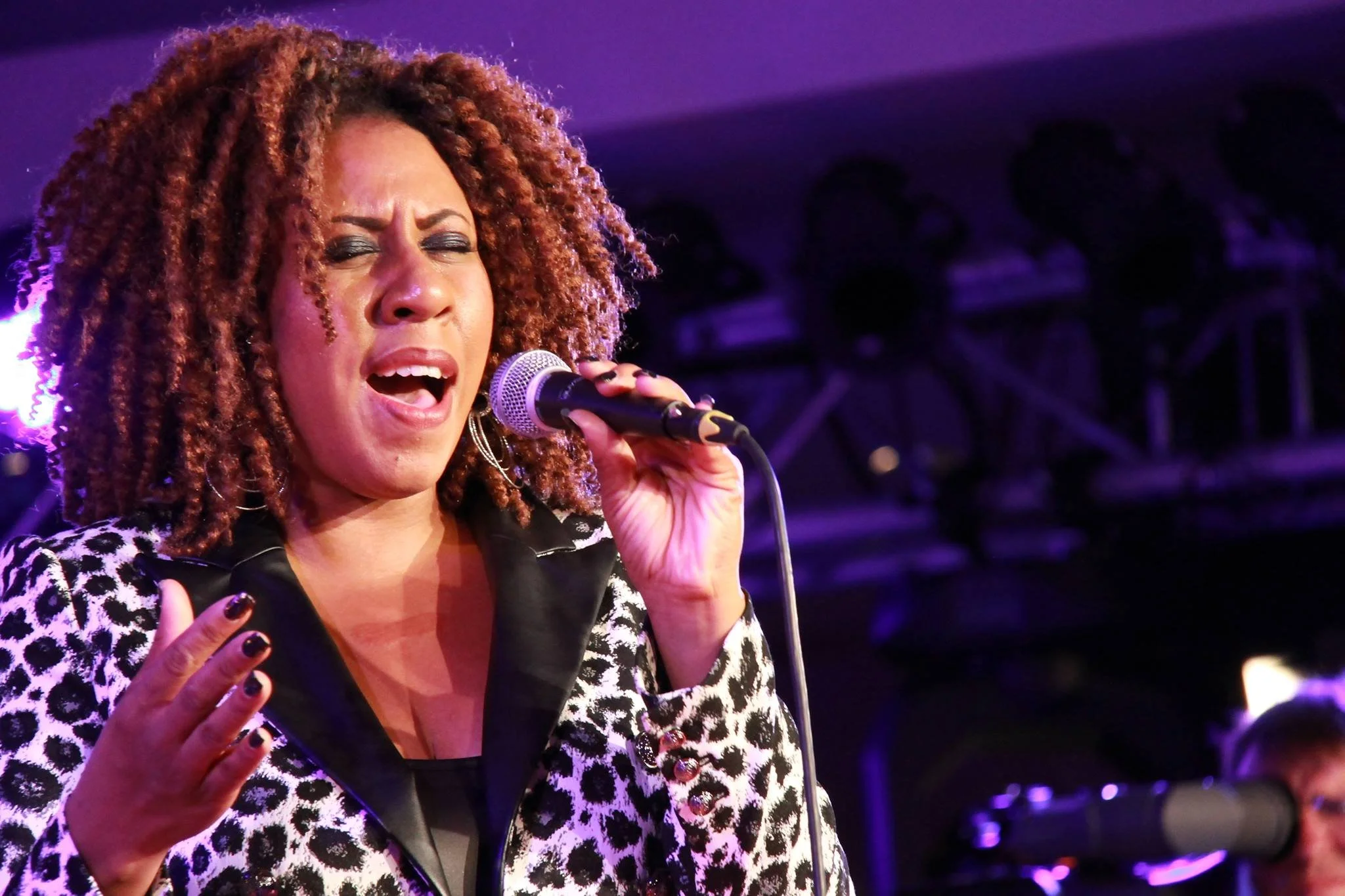 annie mack sing 2.jpg