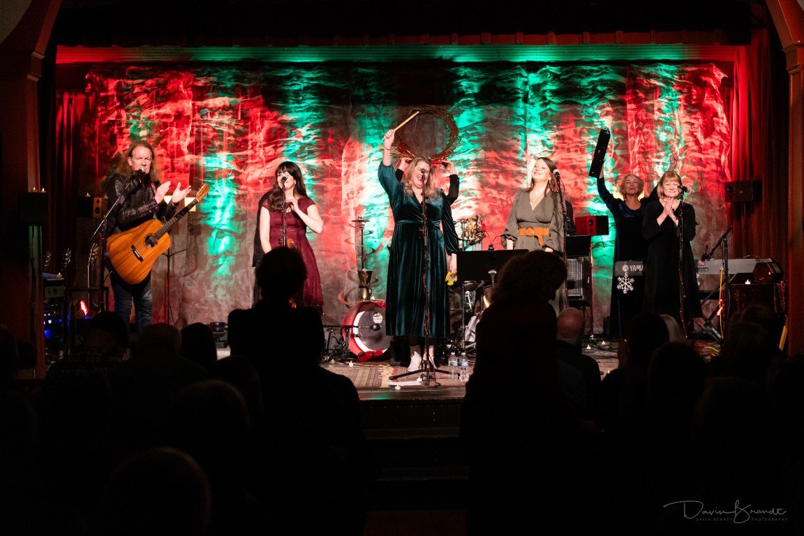 Billy McLaughlin and SimpleGifts
