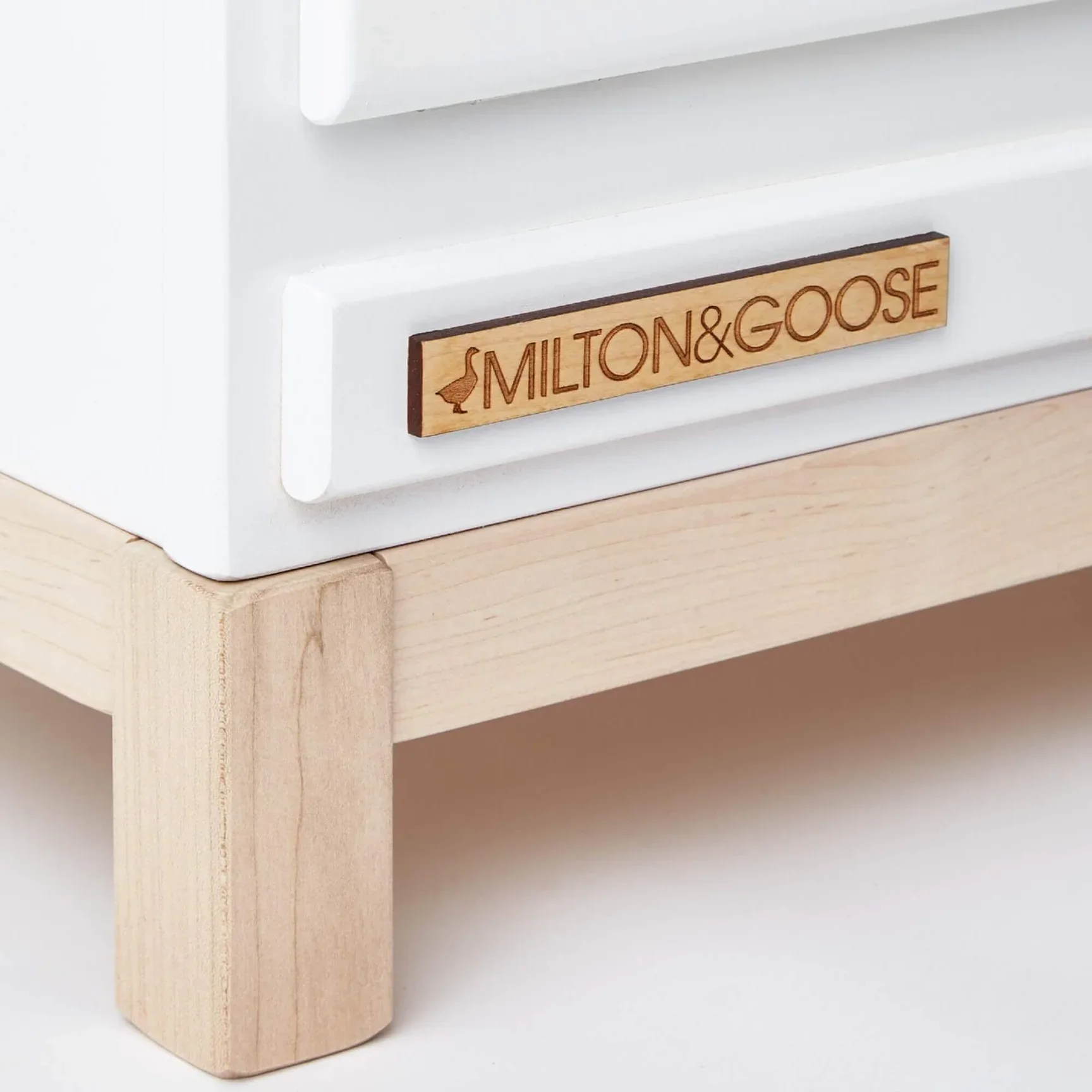 Milton-Goose-Wooden-Essential-Play-Kitchen-Close-up-corner_1728x.webp