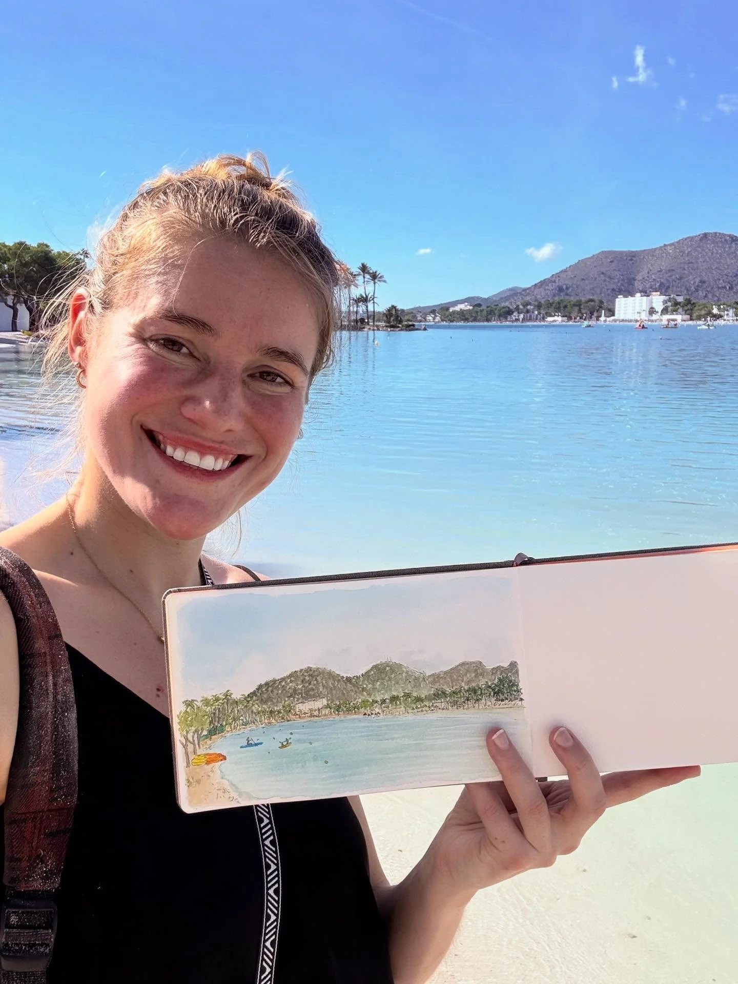 The other day I did the very rare thing of booking a last minute holiday! A few days in Mallorca is feeling lovely right now and a much needed break ☺️ Found a nice spot to add to my sketchbook yesterday! So grateful to be making the most of a bit of