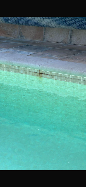 Crack in swimming pool wall caused by rusting steel reinforcement in the concrete, repaired by Fiberfix on the Costa Blanca Valencia