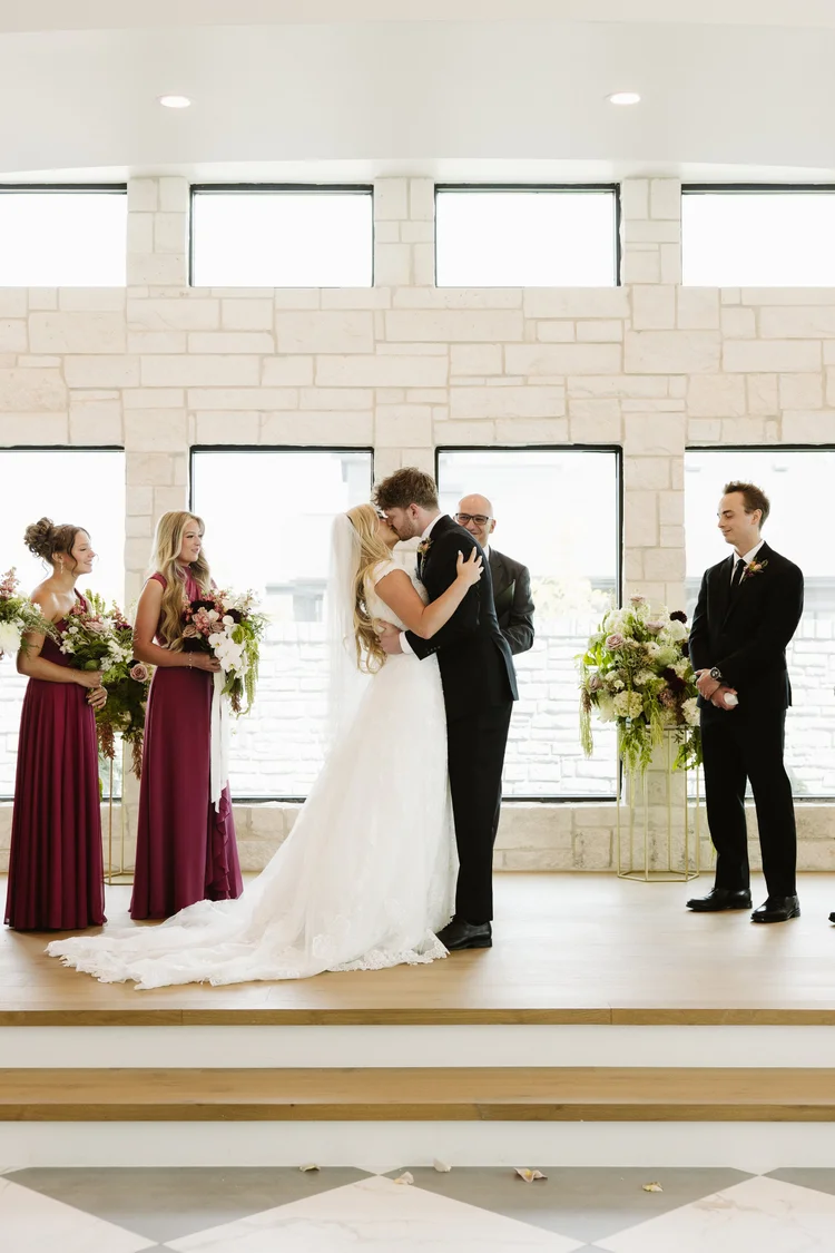 Emma & Cole wedding at The Oz — photo 23
