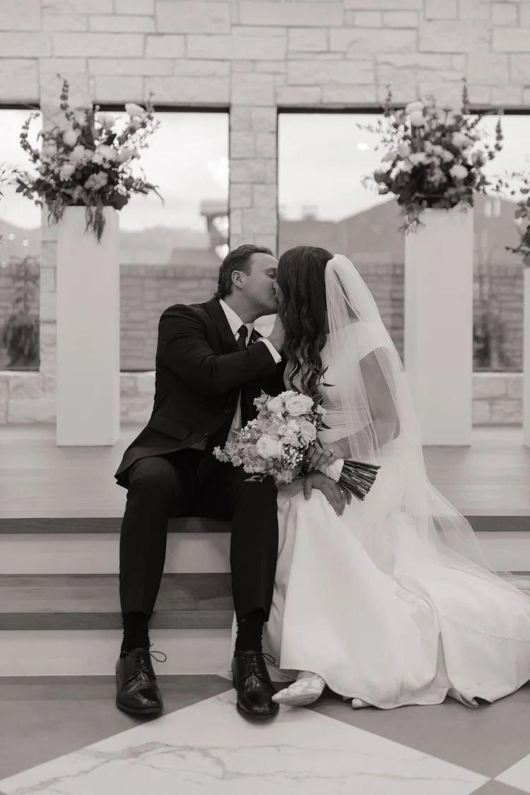 Mikey & Brenna wedding at The Oz — photo 16