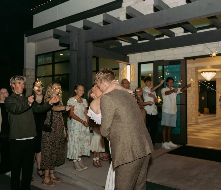 Tessa & Kyle wedding at The Oz — photo 33