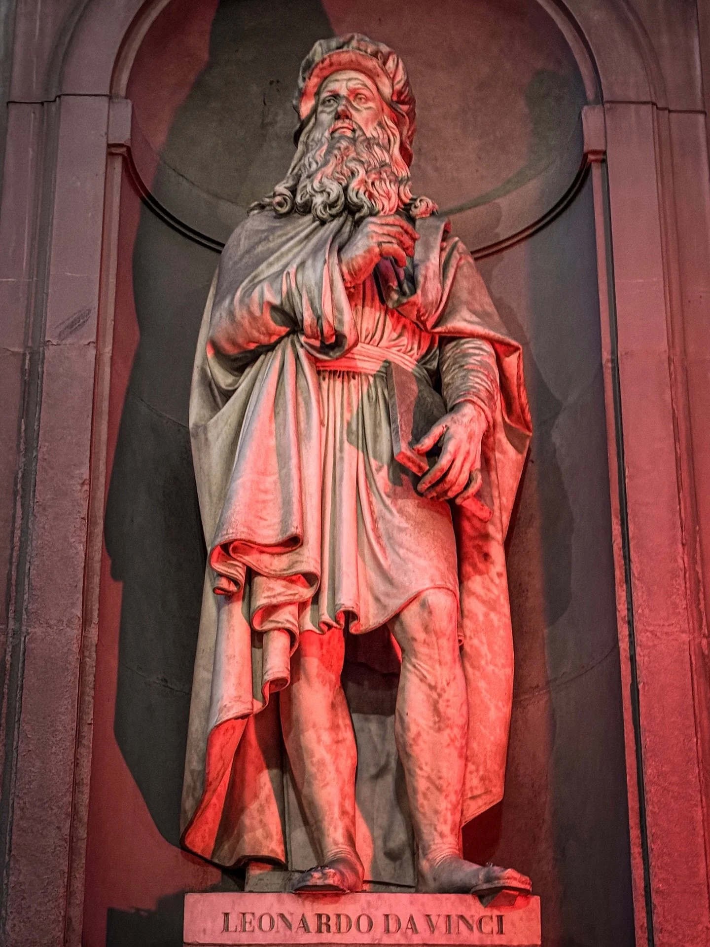 The man who dreamed with both eyes open.

Leonardo da Vinci, a genius of all time.

#LeonardoDaVinci #FlorenceItaly #Firenze #RenaissanceGenius #ItalianArt #TimelessLegacy #StatuePhotography #DaVinci #VisualPoetry #HistoryInStone #FlorenceVibes #ArtH
