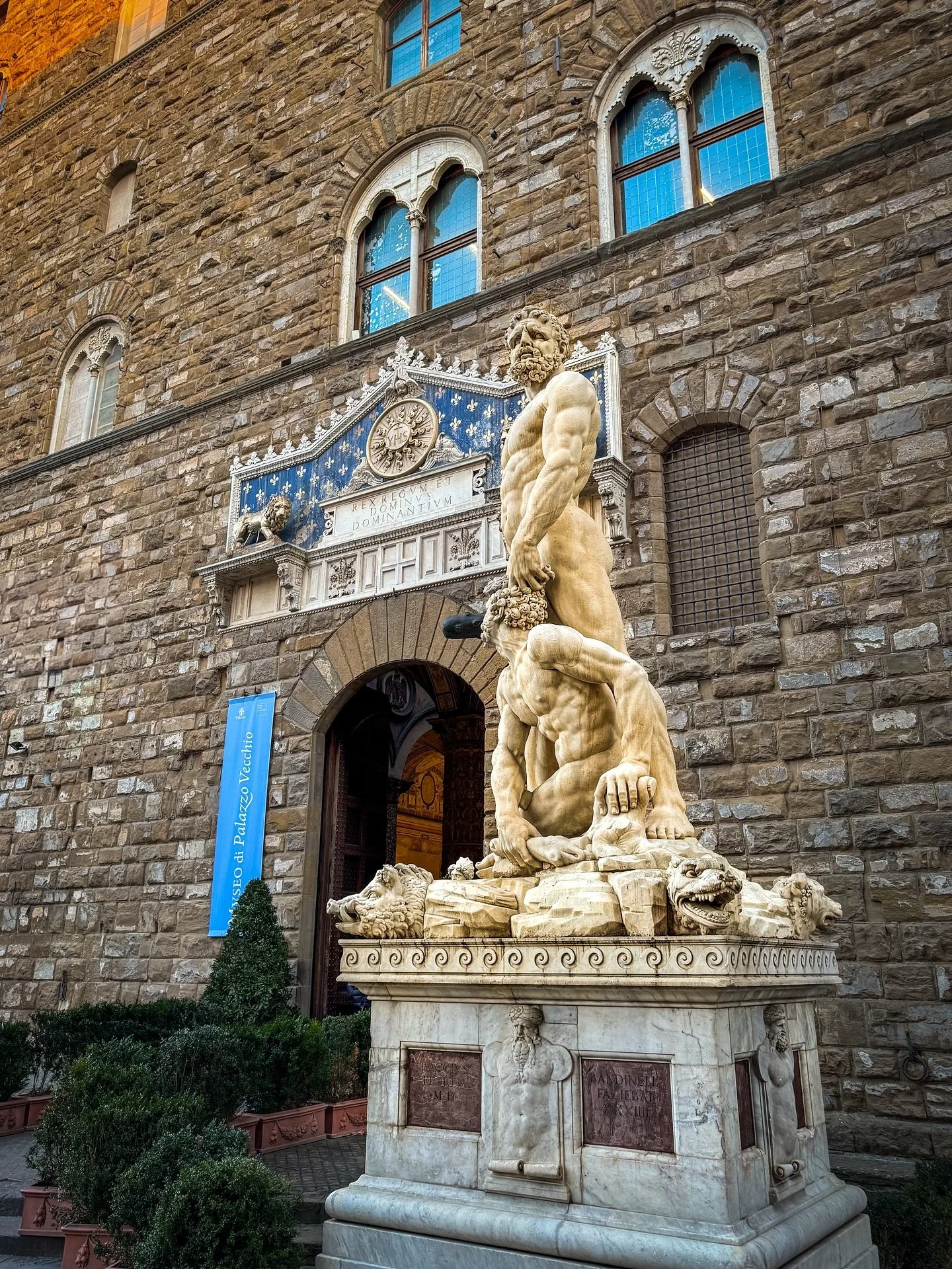 Strength. Struggle. Stone.

Hercules and Cacus.

#FlorenceItaly #PalazzoVecchio #HerculesAndCacus #Bandinelli #RenaissanceSculpture #FlorentineArt #ItalianMasterpiece #TuscanyTravel #HistoricalFlorence #CityOfLions #FirenzeMia #TimelessFlorence #Marb