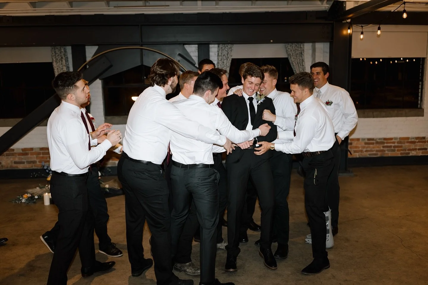 Weddings are for the Groom, too 🤵🏻&zwj;♂️🎉 We are here to make planning a breeze so you can show up and enjoy your day!🖤✨