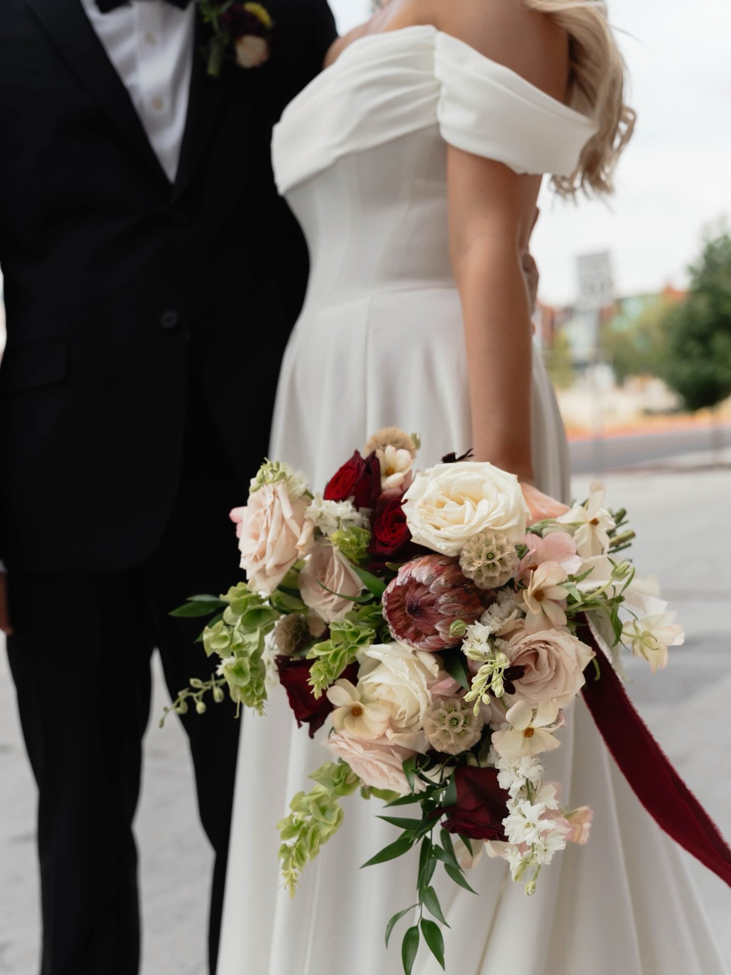 Beautiful blooms for every culture and celebration!🤍💐 Meet @syds.flowers_ at our Bridal Expo THIS Friday from 3&ndash;9 PM right here @themonarchogden and chat with her about the many styles, cultures, and events she designs for. Syd has a gift for