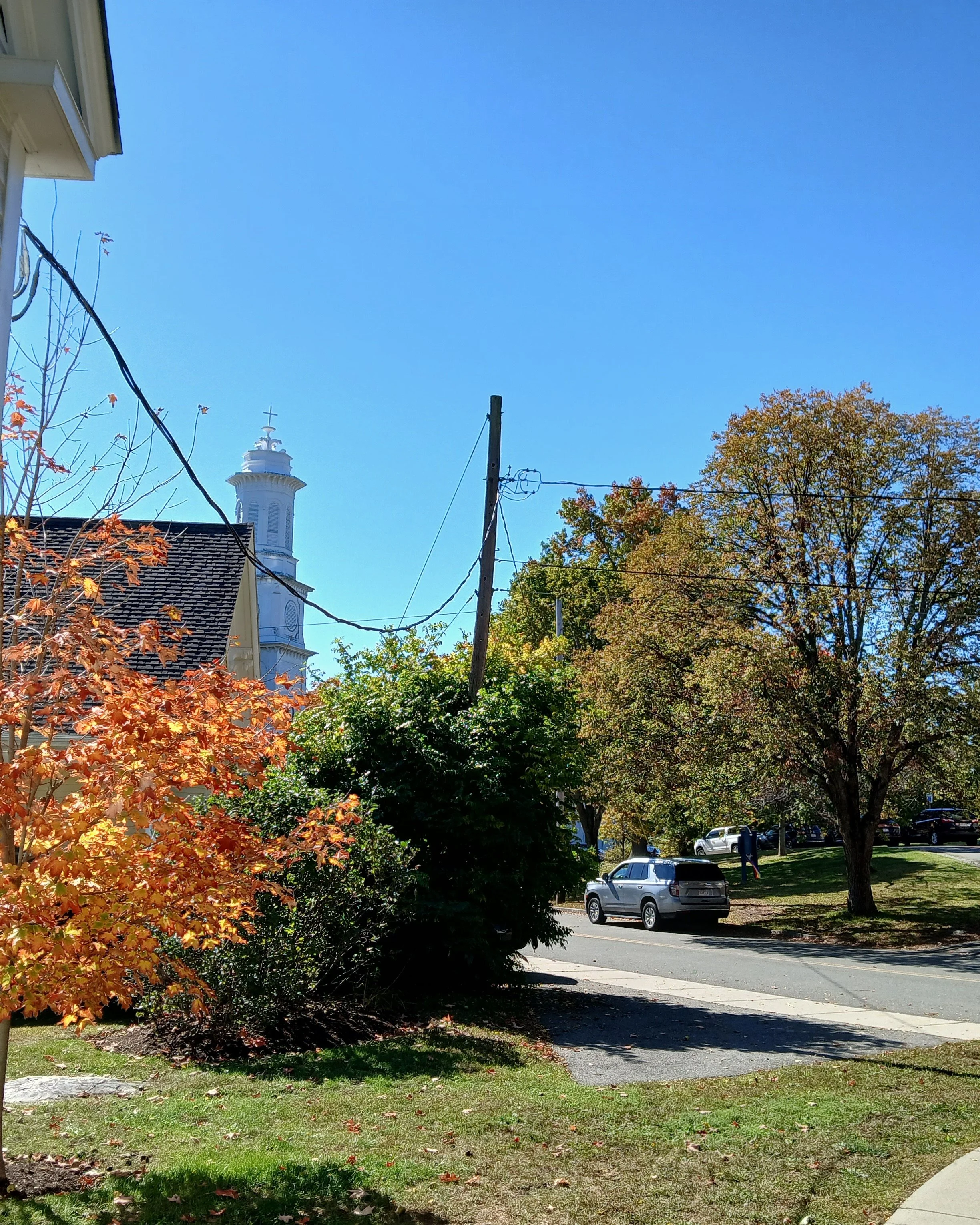 On the most perfect fall day in #IpswichMA, we had a tea party yesterday! 

It had wonderful foods including the #GeorgeWashington cake, Liberty Tea, and more. It was in the Meeting House, and there was lace on every table. 

A local student talked a