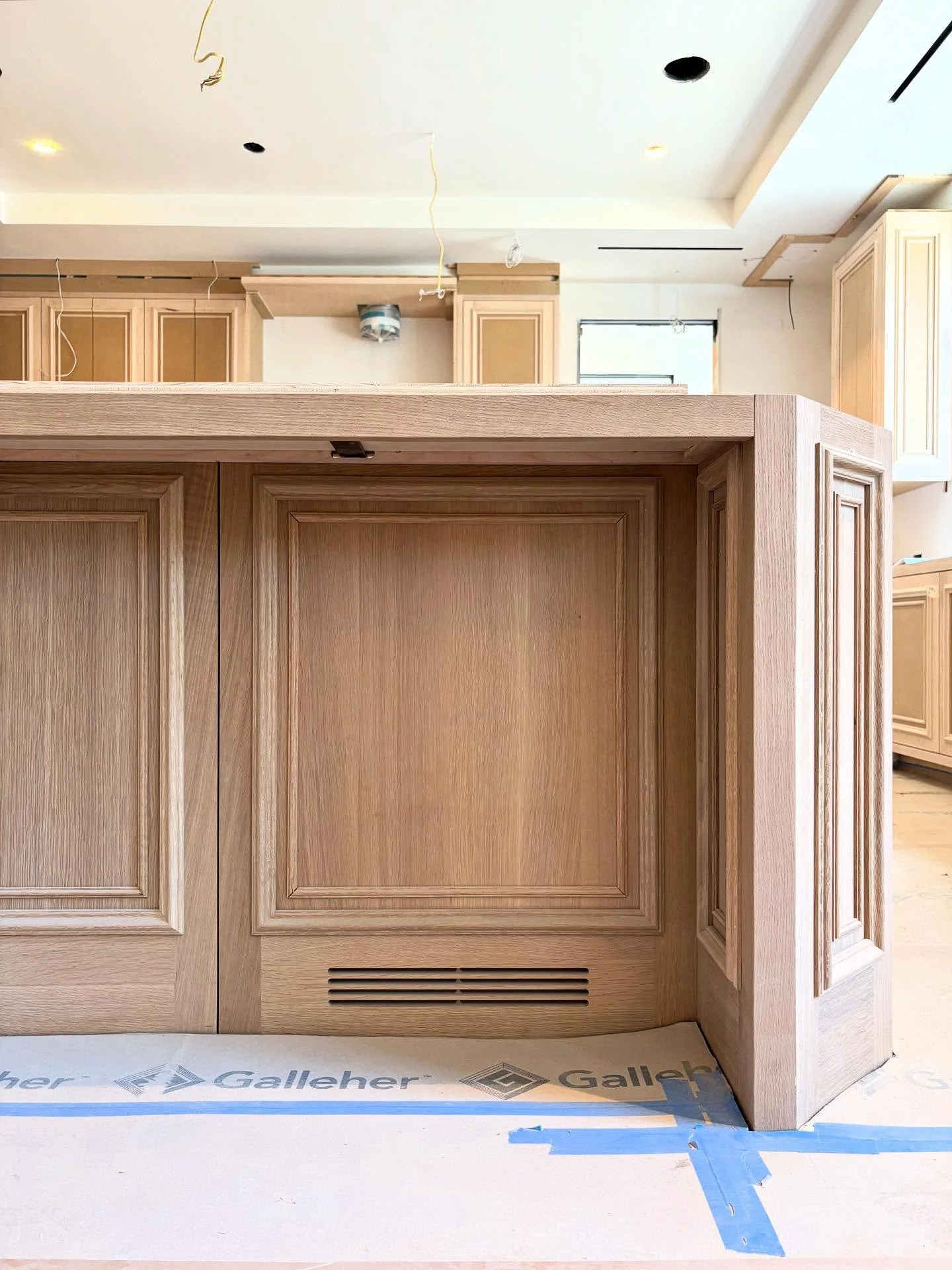Sleek 3/8&rdquo; HVAC slots in Rift Oak Kitchen Island✨ 

Toe-kick construction modification(s) around HVAC system and hours of onsite planning + coordination not seen in this photo 😅