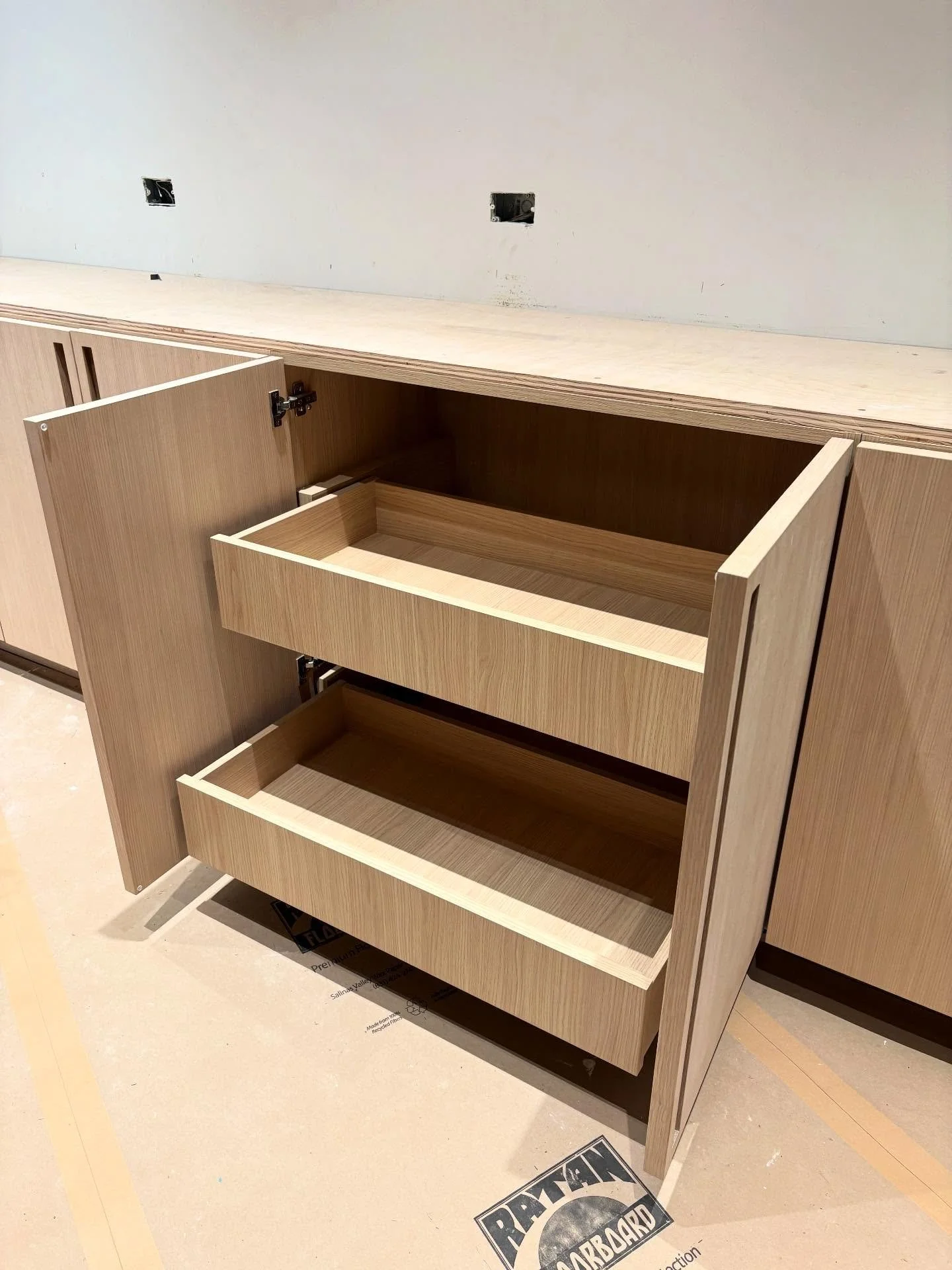 1&rdquo; Rift White Oak Pantry doors with 3/4&rdquo; Vicenza Oak pull-outs on @blum_usa MOVENTO slides 💫 

Project is ready for stone ⛰️ and getting closer to completion! 🔜 ✅