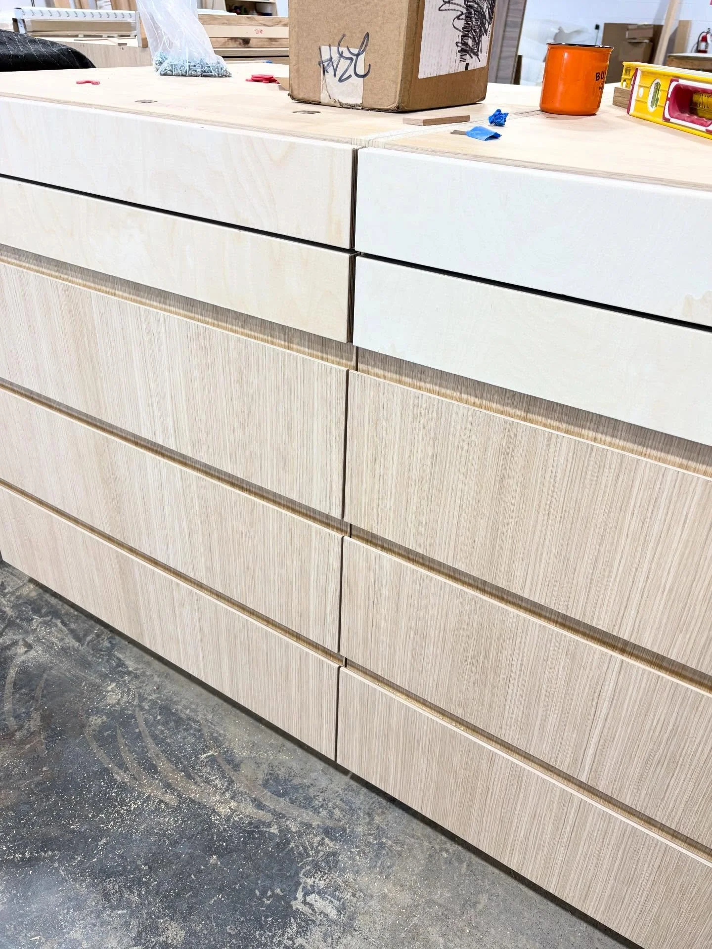 Rift White Oak Closet Islands with integrated beveled finger pulls are staged and ready for knock-down x delivery 📦 🚐 💨 

The top row of drawers are made of Baltic Birch which will be wrapped in leather on all sides 💫