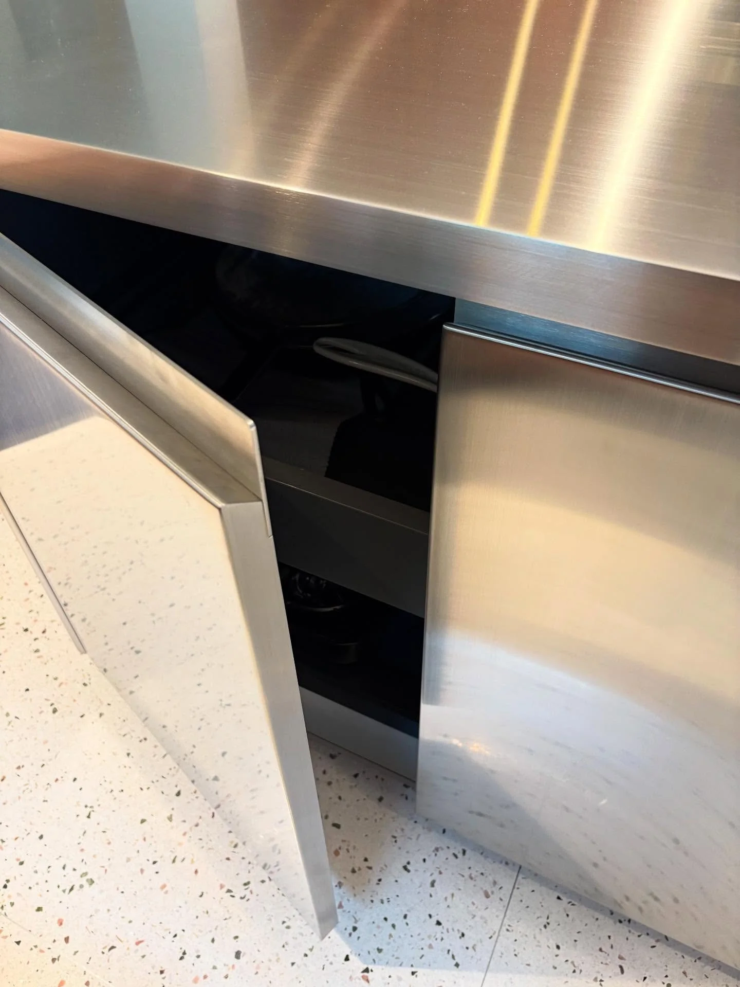 1&rdquo; 18 gauge stainless steel-clad cabinet doors with integrated beveled finger pulls &amp; 1-1/2&rdquo; counter top for our Kitchen Island project in a ☀️Santa Monica 🌊 condo with @laurenjfeiner ✨