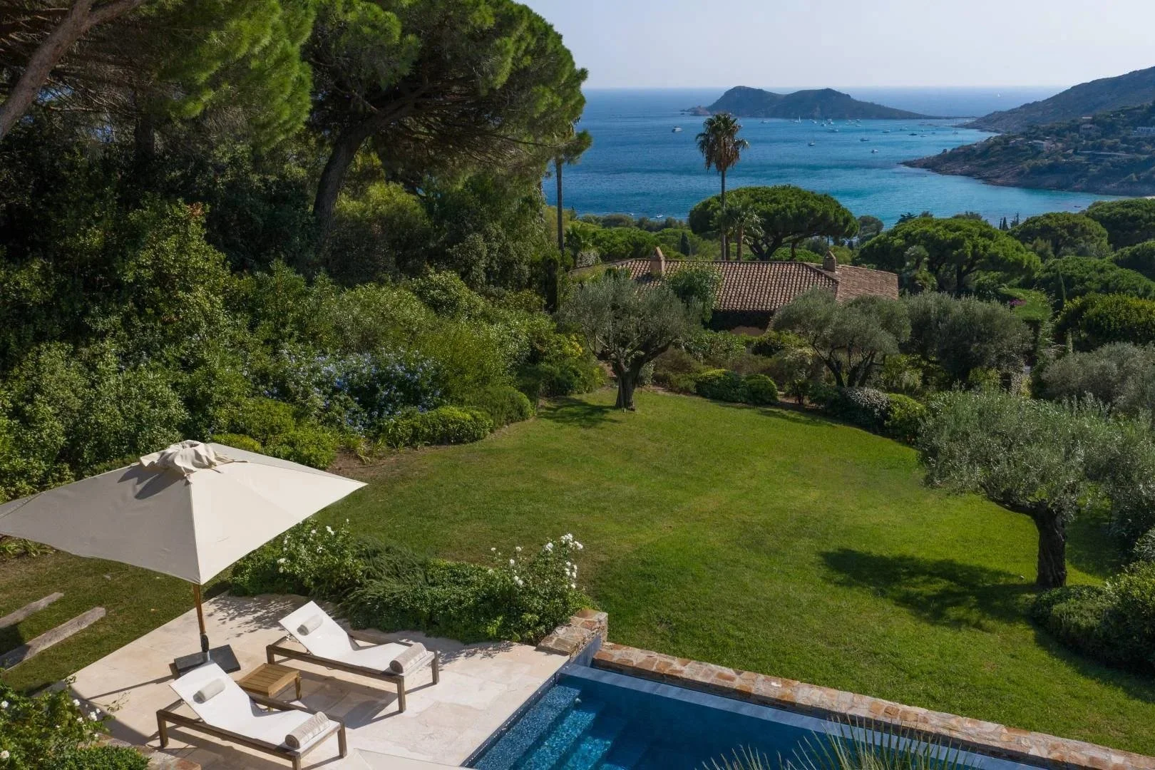 NEW OFF-SEASON ESCAPE