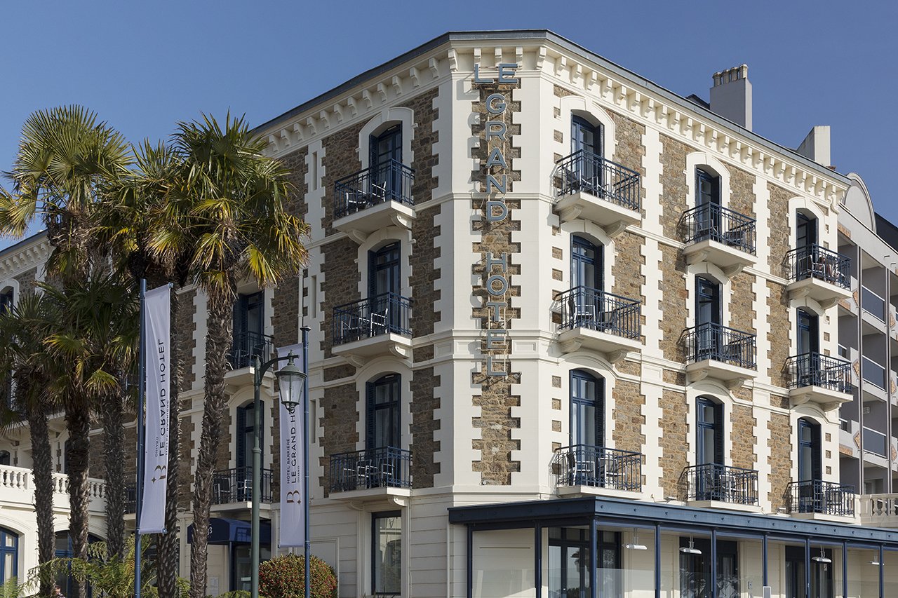 Facade Hôtel (1).jpg