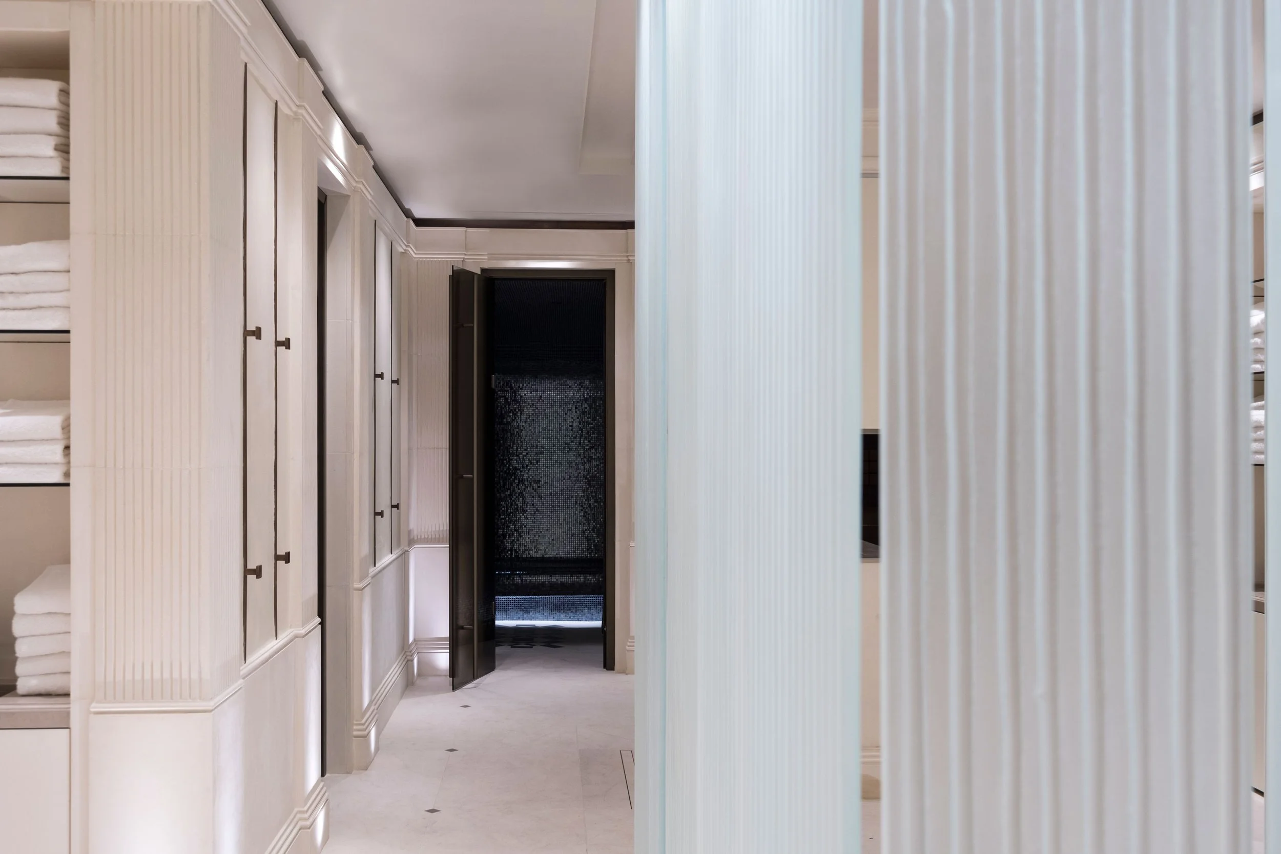 Lanesborough-Club-Spa-Room-Male-Changing_2.jpg