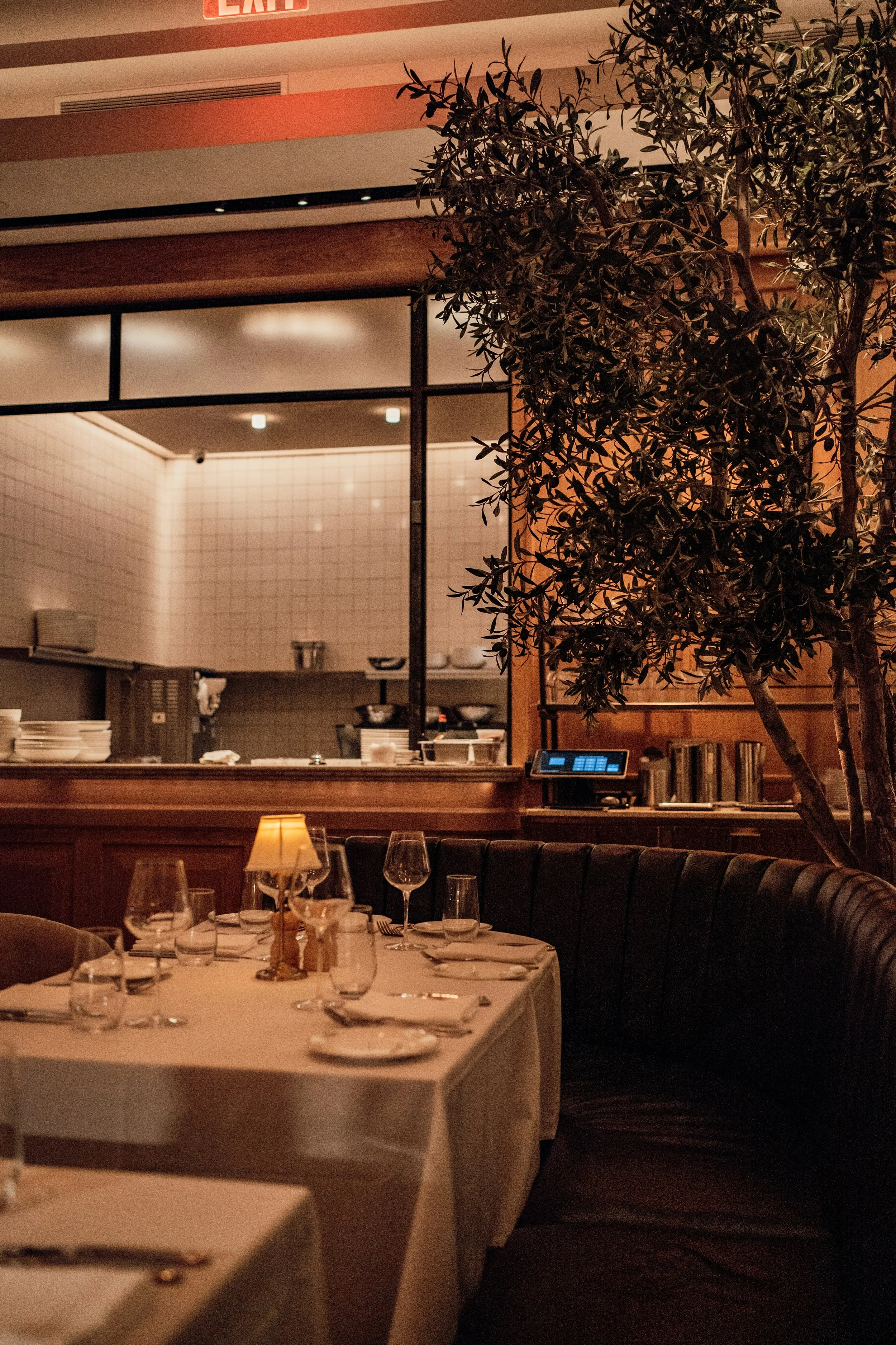 THE CURATED COUNTER: WHY 12-SEAT DINING IS AUTUMN’S ULTIMATE LUXURY