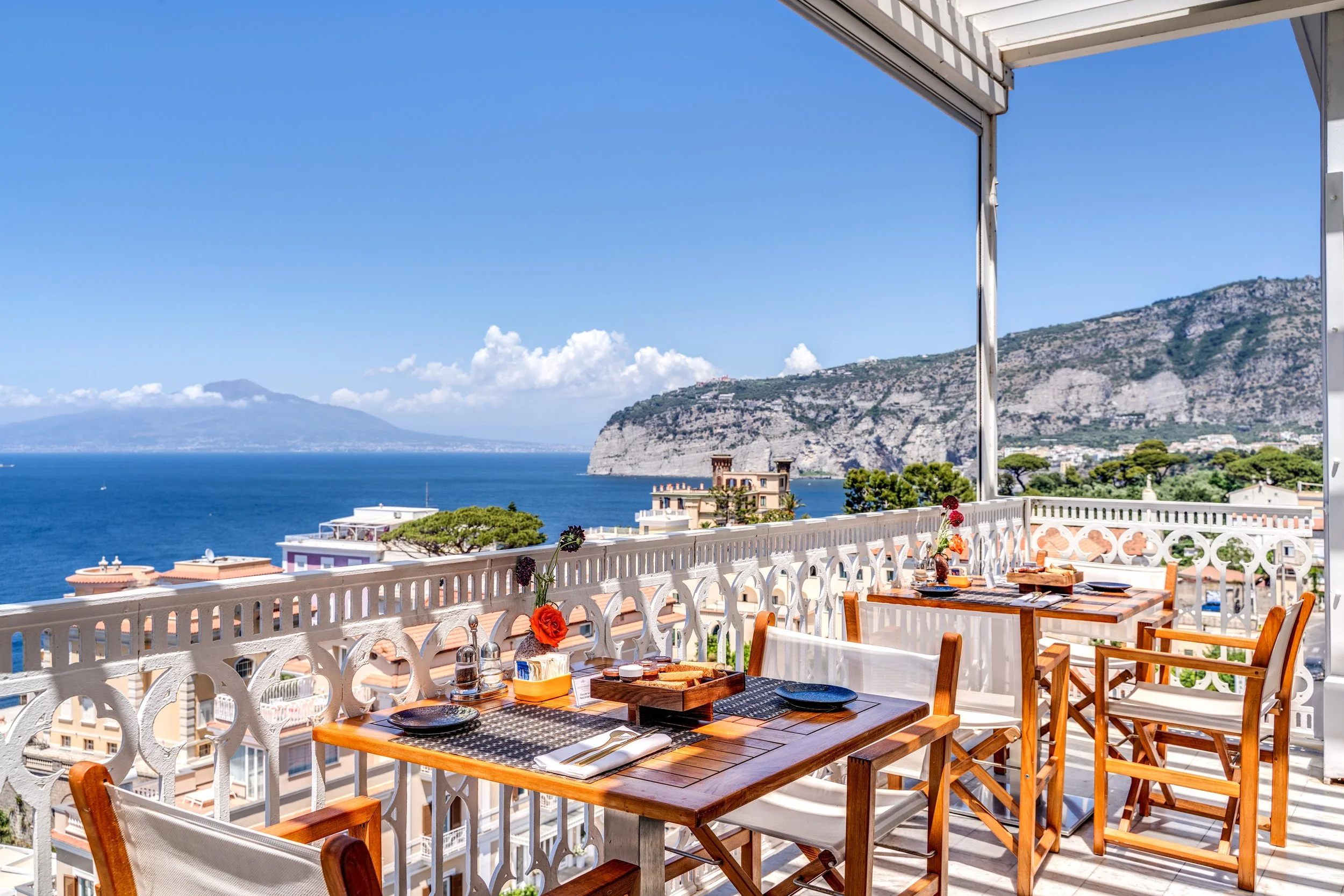 WHERE CAMPANIA MEETS THE SEA