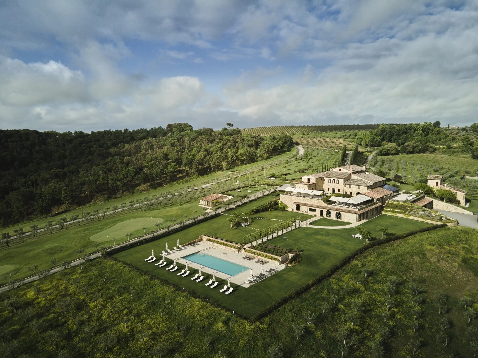 DREAM TO AWAKEN - DISARMING BEAUTY IN CHIANTI
